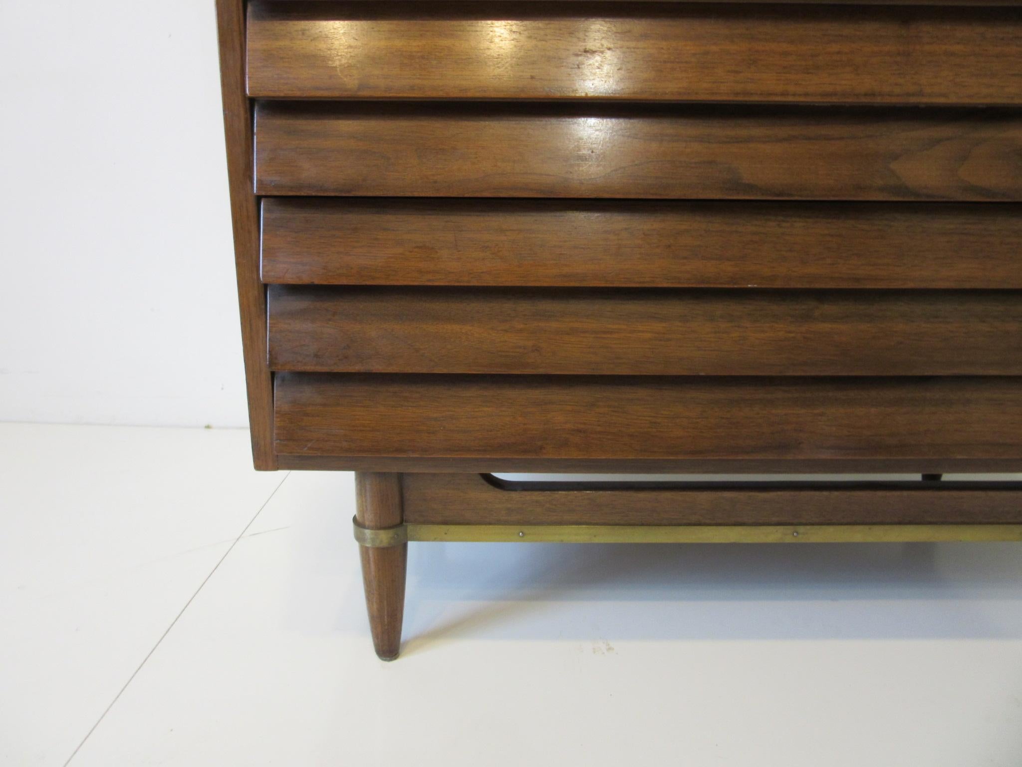 Lovered Walnut Small Dresser / Chest by American of Martinsville In Good Condition In Cincinnati, OH