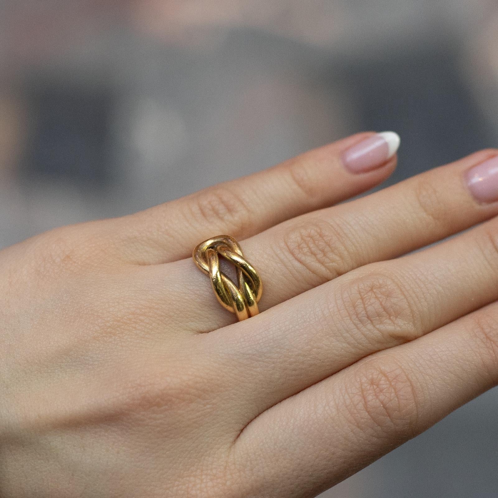 Lovers Knot Ring aus 18 Karat Gelbgold für Damen oder Herren im Angebot