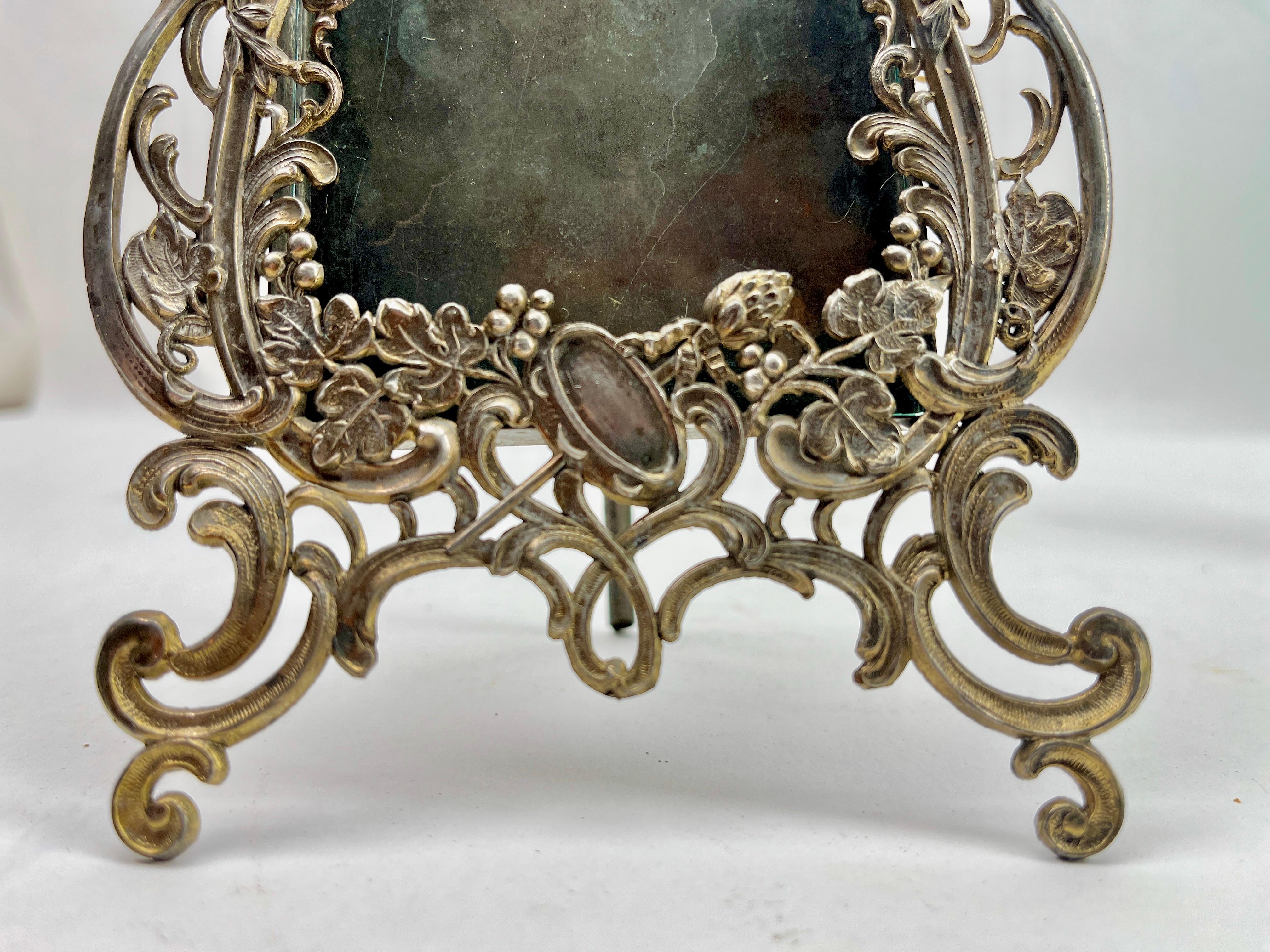 'Lover's Knot' Pair of Picture Frames with glas cover Silver Plate 1860s In Good Condition For Sale In Verviers, BE