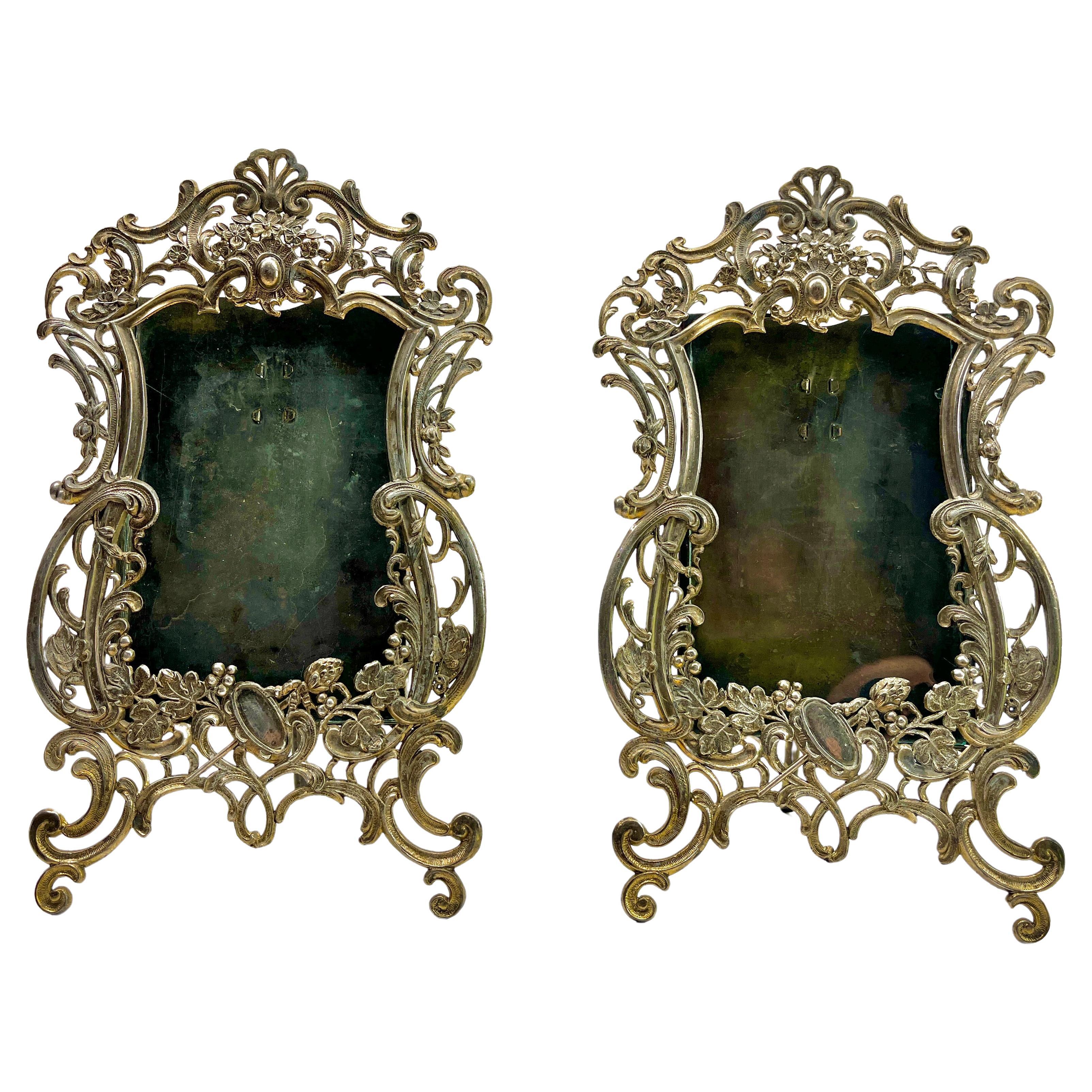 'Lover's Knot' Pair of Picture Frames with glas cover Silver Plate 1860s For Sale