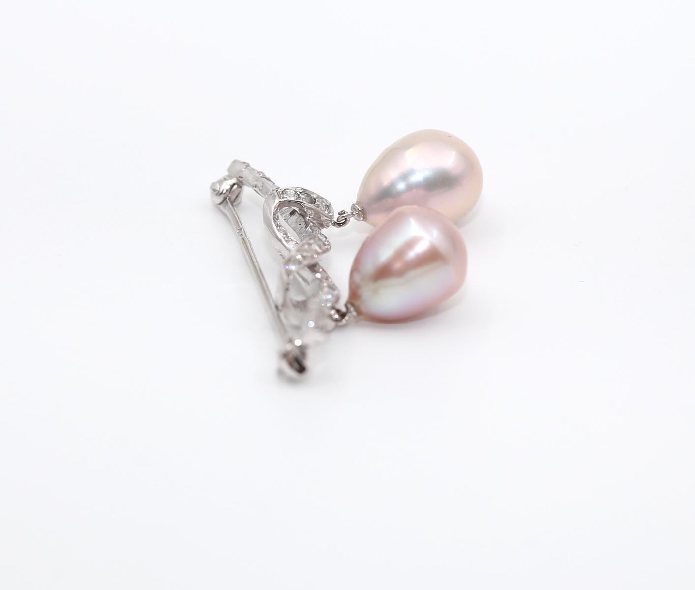Round Cut Lovers Knot Pink Pearls Diamonds Brooch 18K White Gold, 1930 For Sale