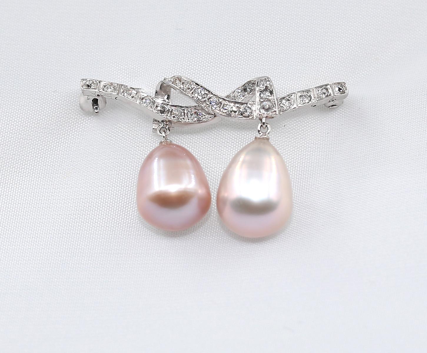 Lovers Knot Pink Pearls Diamonds Brooch 18K White Gold, 1930 For Sale 1