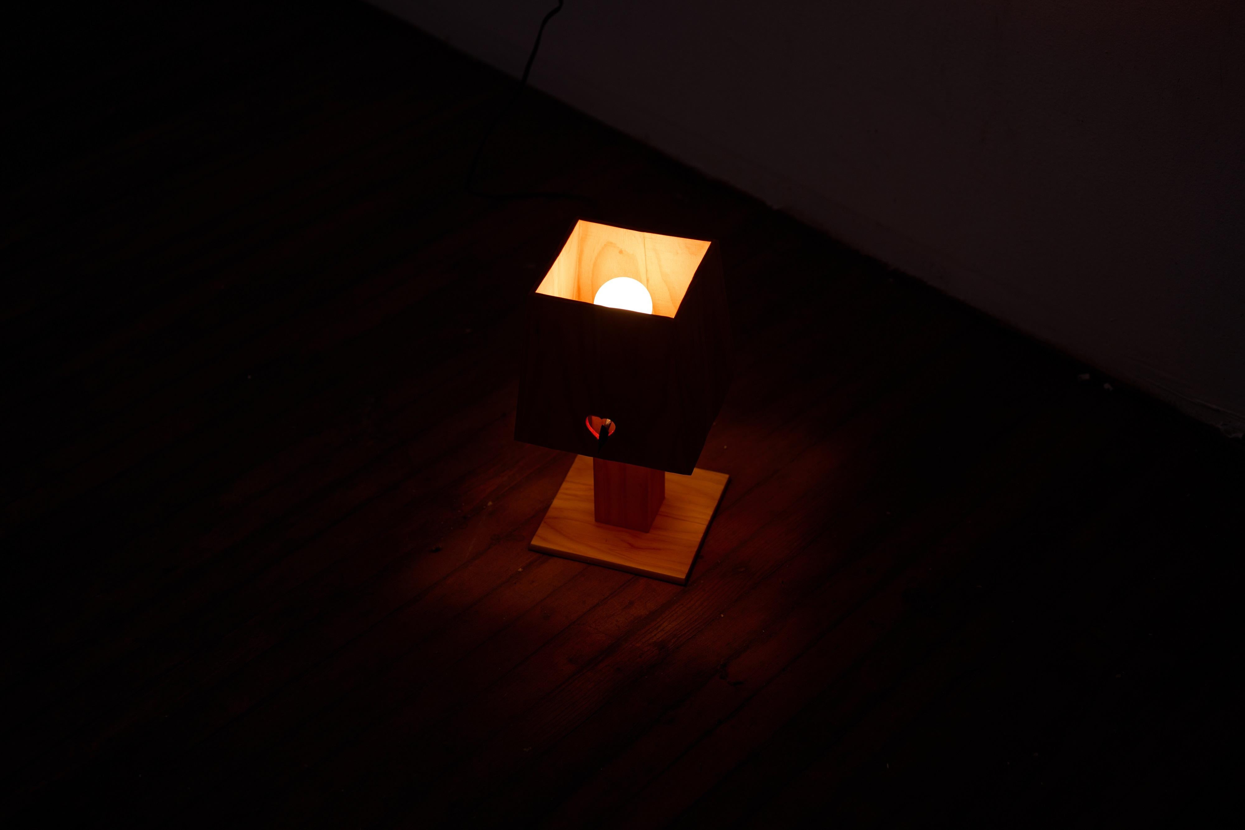 Lampe à poser Lovers en Wood Wood par Asher Gillman Neuf - En vente à Geneve, CH