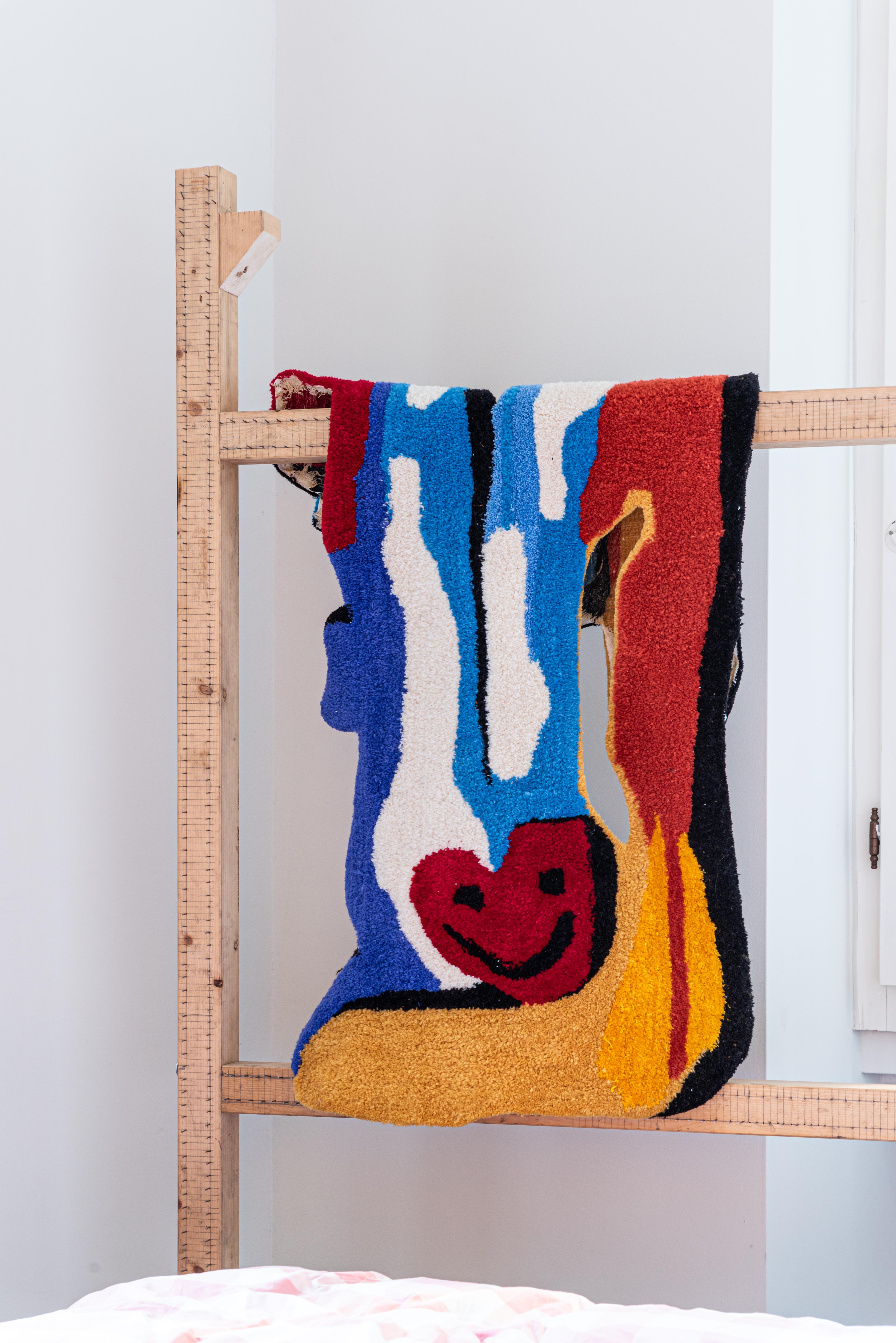 Love's Got Hole Handgetufteter Teppich aus Wolle und Baumwolle  (Moderne) im Angebot