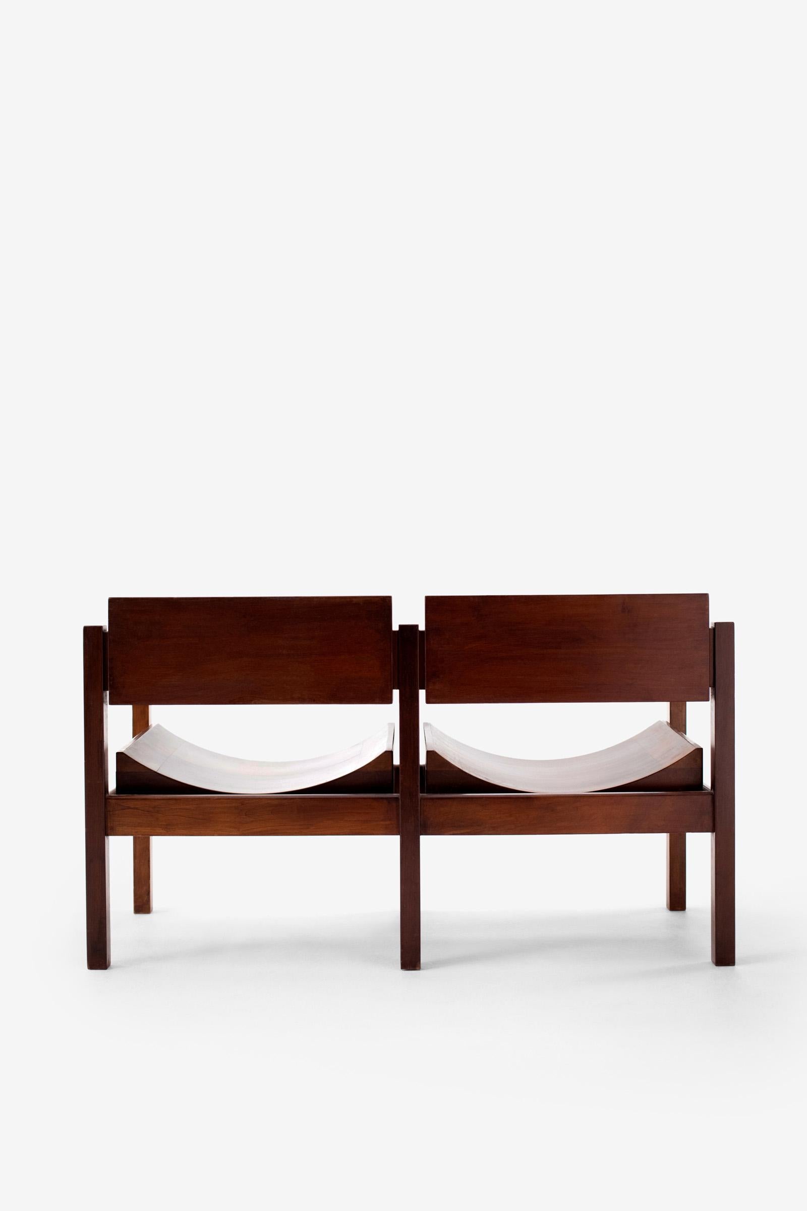 20ième siècle Causeuse de Joaquim Tenreiro, Brésilien moderne du milieu du siècle, 1955 en vente