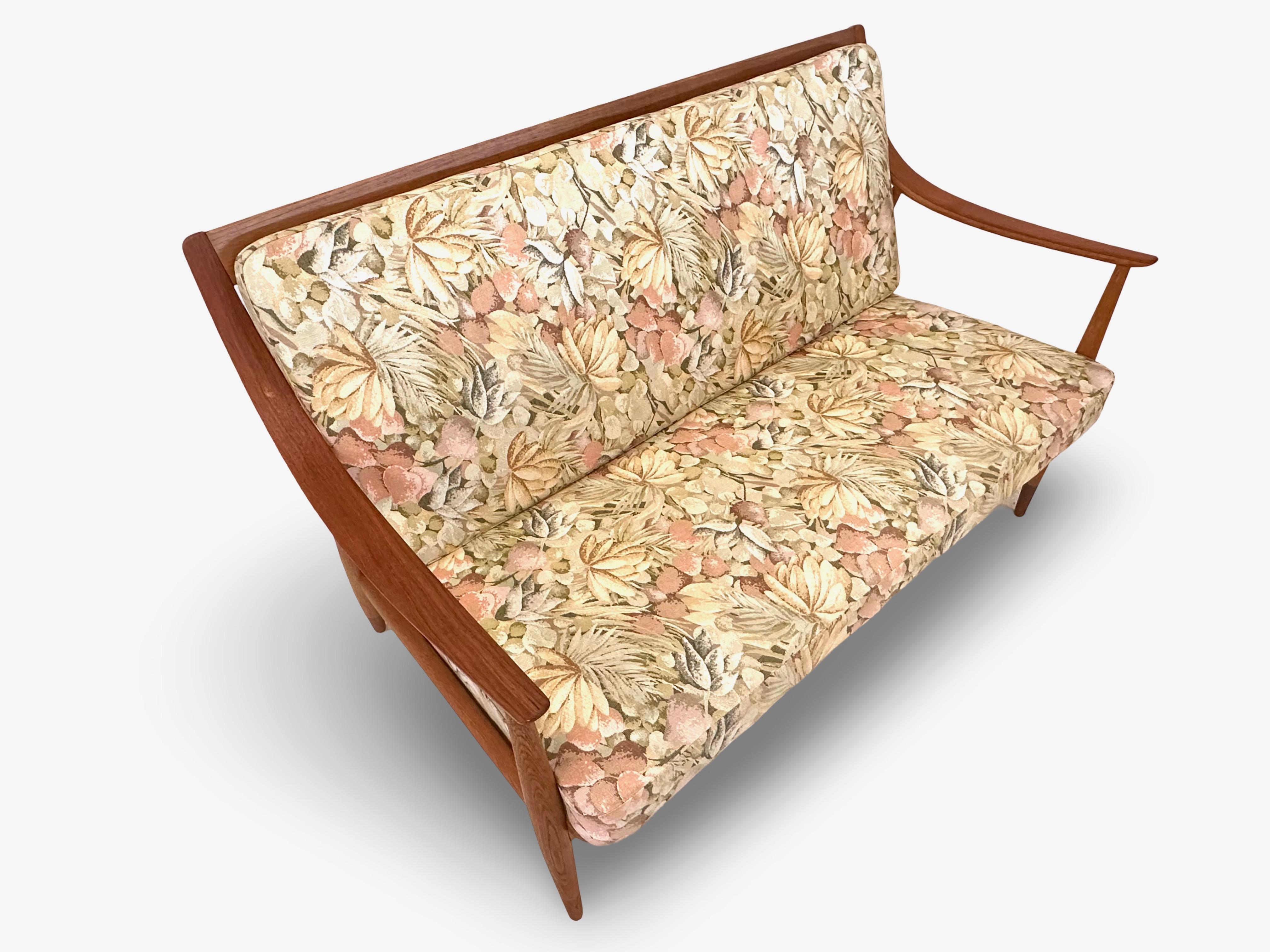 Danois Causeuse en chêne et teck par Hvidt & Mølgaard, Danemark. en vente