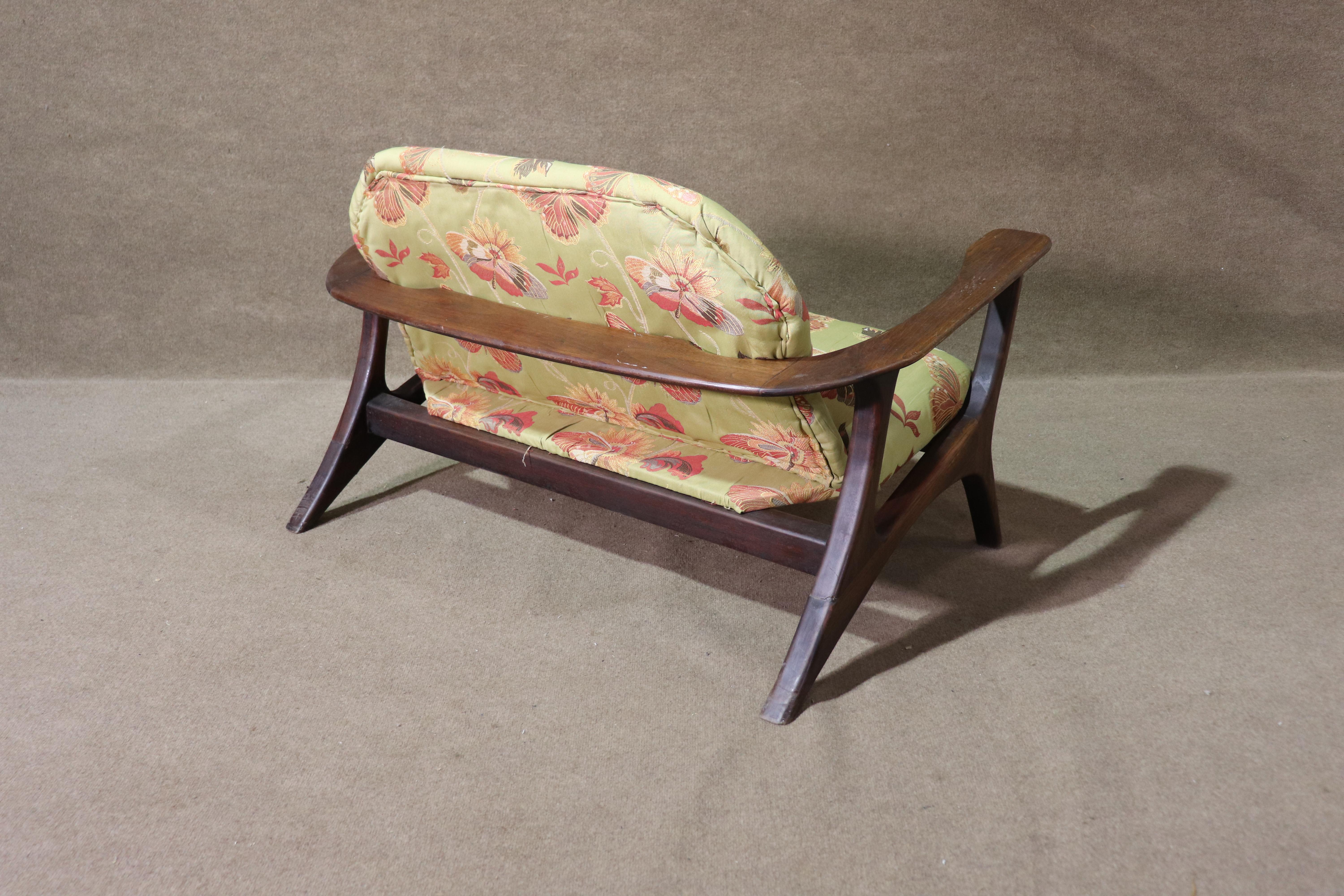 This small sofa is a knockout all the way around! The walnut frame curves its way around the back and down the sculpted legs.
Please confirm location NY or NJ