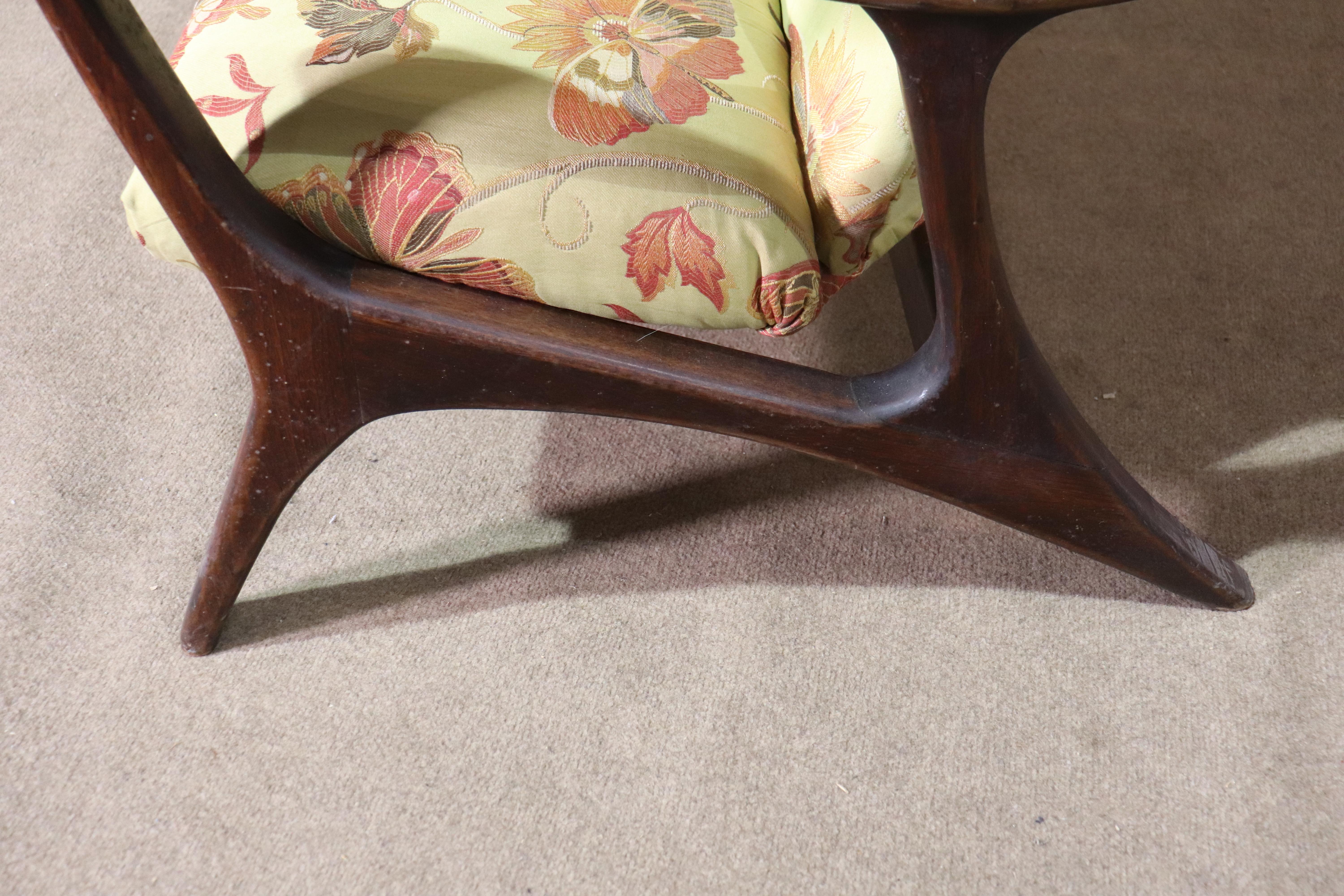 Wrap Around Frame Loveseat In Good Condition For Sale In Brooklyn, NY