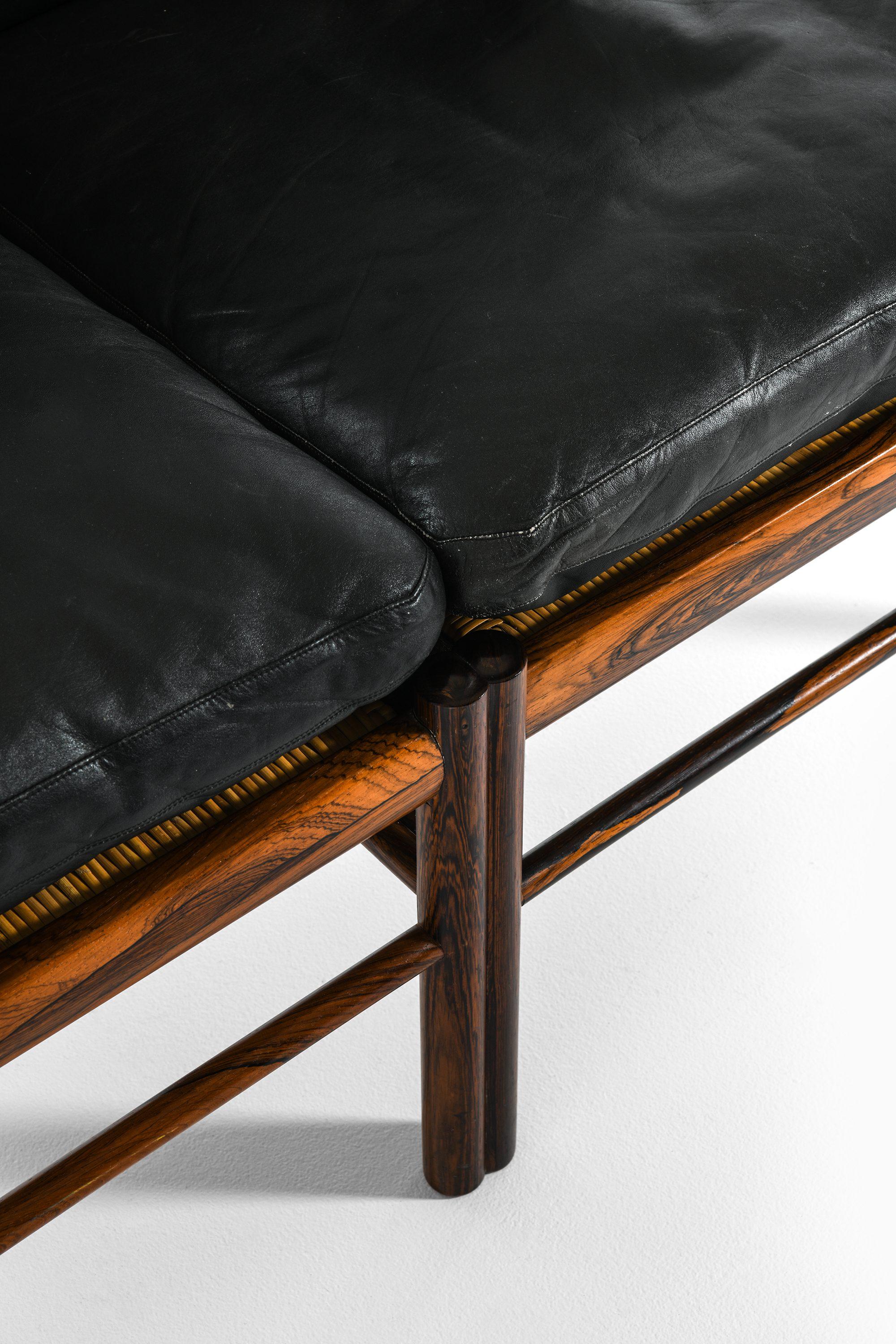 Loveseat Sofa in Rosewood, Woven Cane & Original Leather by Ole Wanscher, 1960's For Sale 1