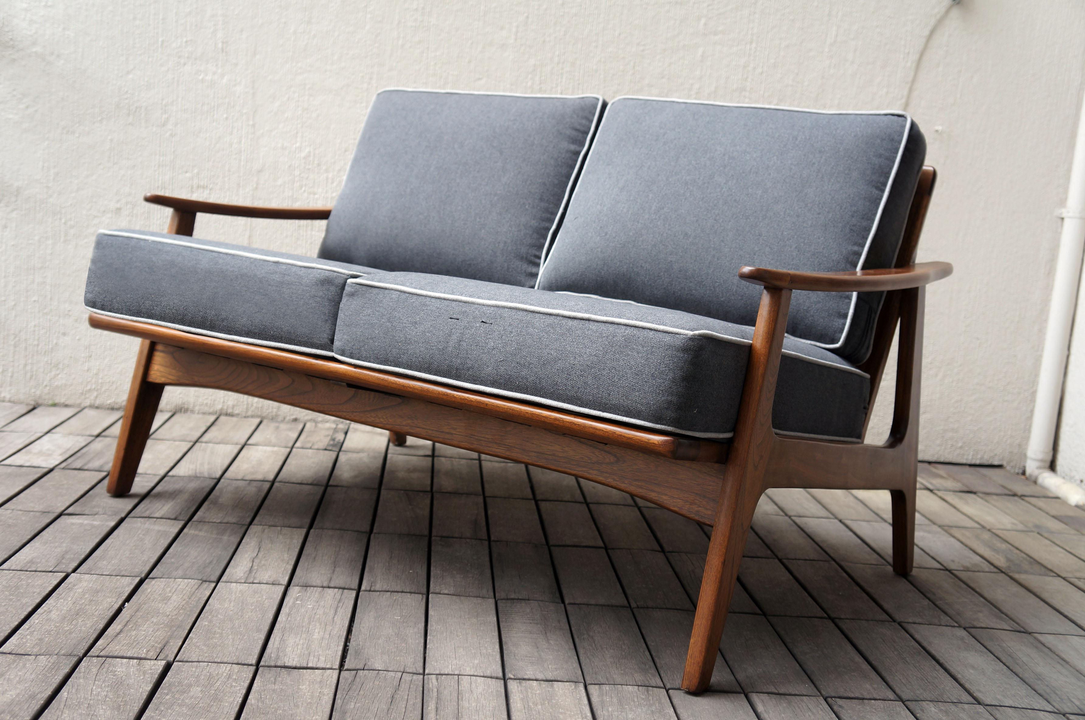 The Malinche factory crafted hundreds of unique furniture designs from the beginning of the last century until its closure in the 1960s after a devastating fire. Today, Malinche furniture is remembered for the quality of its craftsmanship as well as