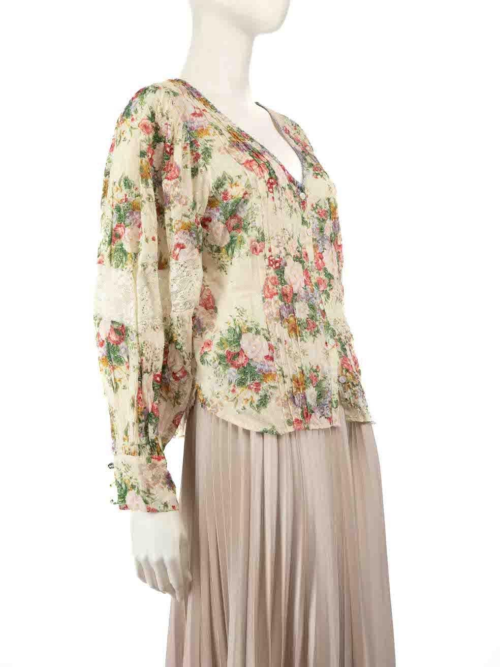 El ESTADO es Nunca usado, con etiquetas. Este nuevo artículo de reventa del diseñador LoveShackFancy no presenta ningún desgaste visible en la parte superior.
 
 
 
 Detalles
 
 
 Beige
 
 Algodón
 
 Blusa
 
 Estampado floral
 
 Paneles de encaje