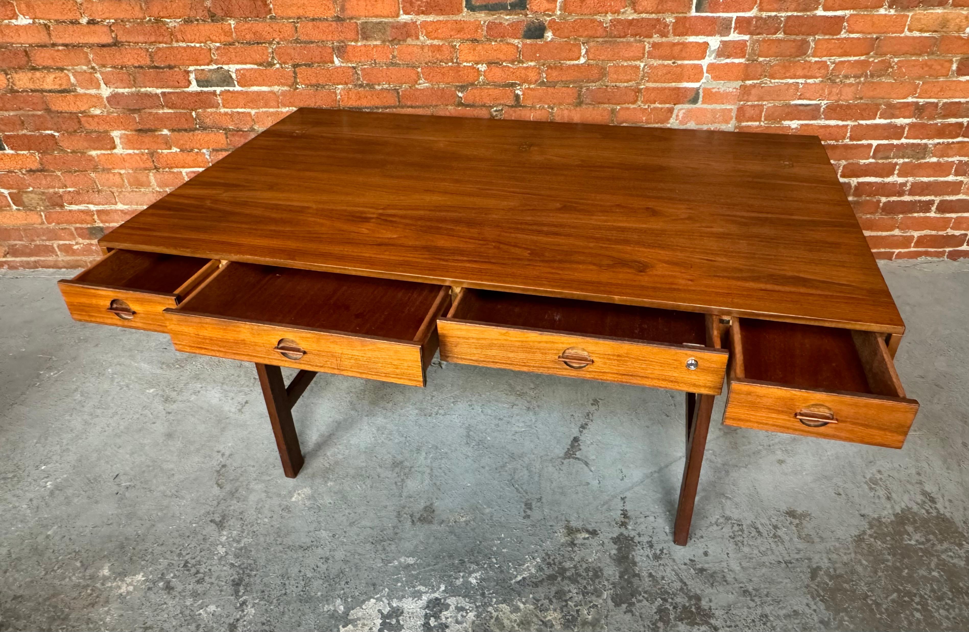 Hand-Crafted Lovig Dansk 
