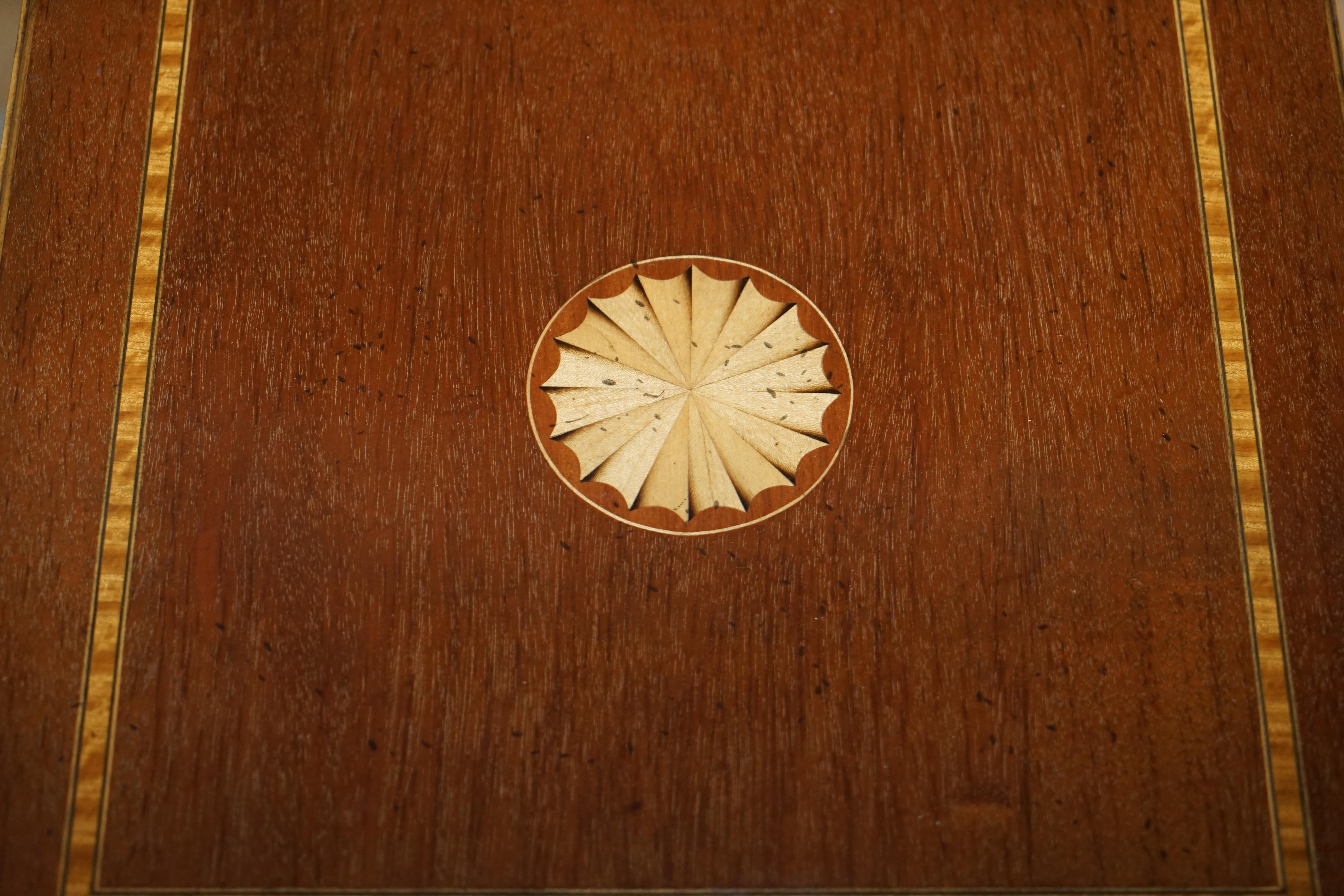 Revolving Bookcase Beistelltisch aus Hartholz und Seidenholz im Sheraton-Revival-Stil, Sheraton-Revival (20. Jahrhundert) im Angebot