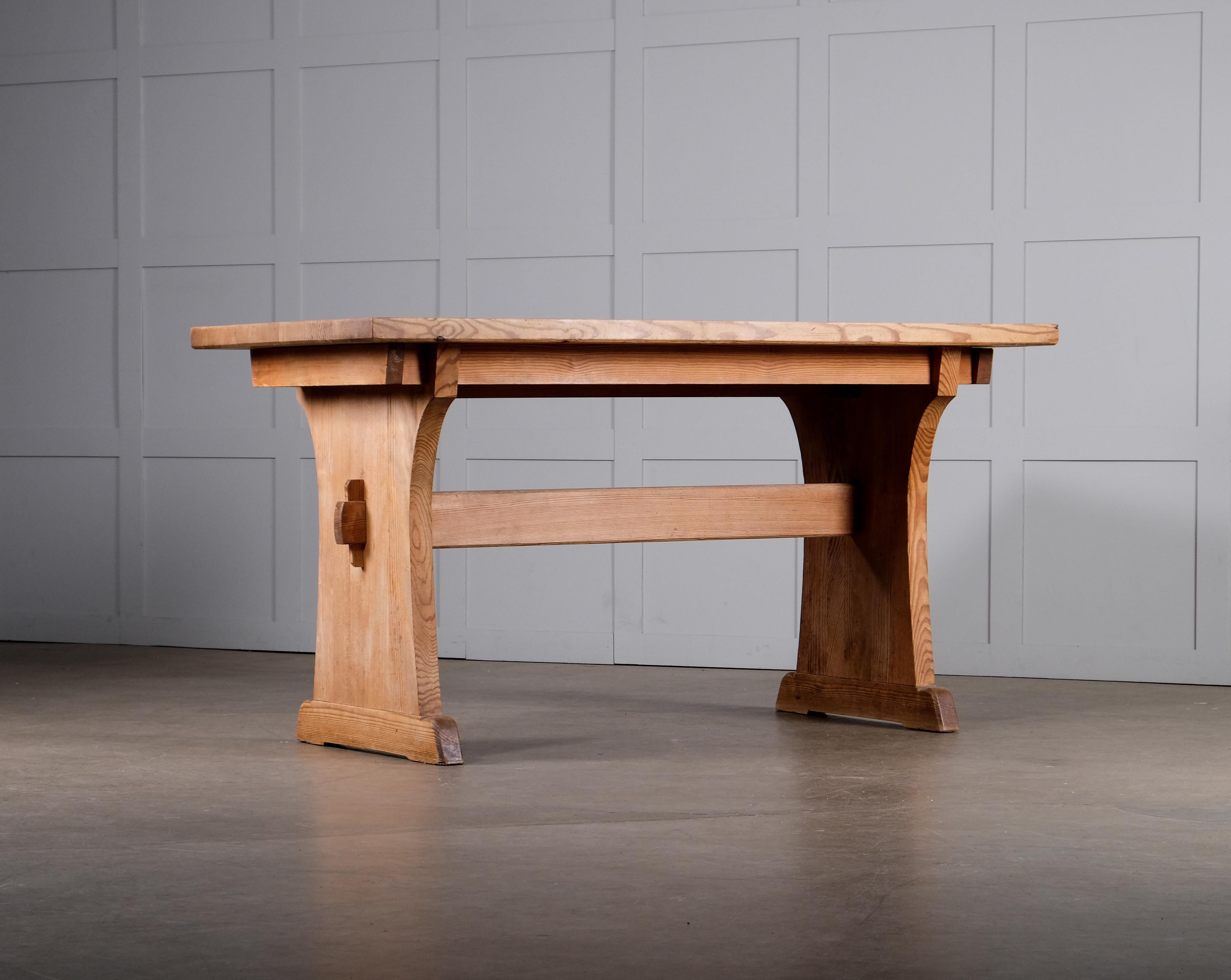 Pin Table en pin 
