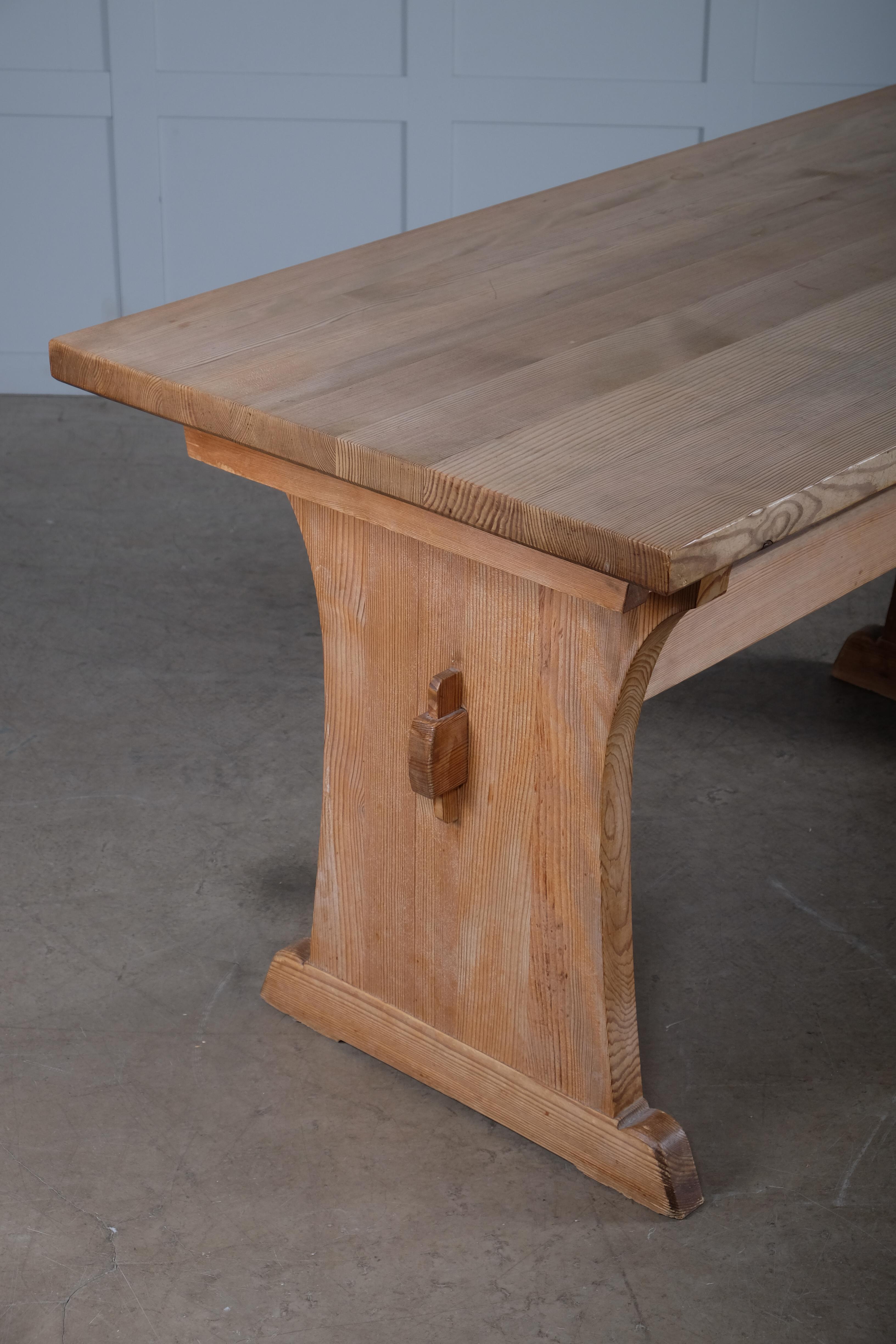 Table en pin 