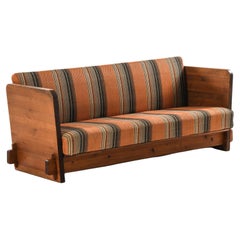 Divano Lovö in pino e tappezzeria originale di Axel Einar Hjorth, 1932