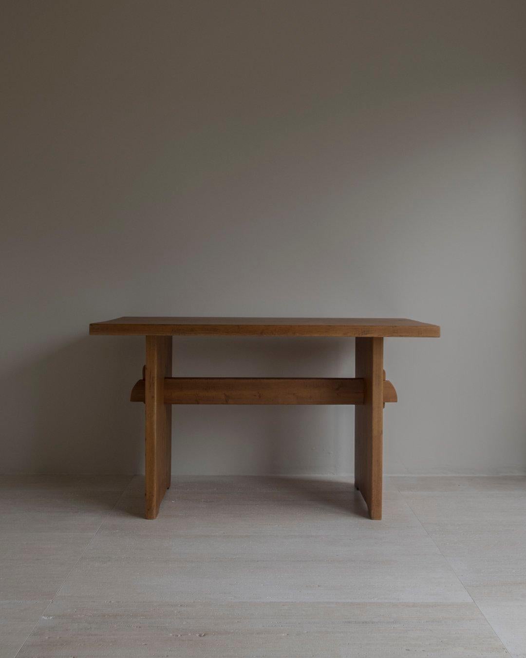 Édition spéciale de la table Lovö - Nordiska Kompaniet, attribuée à Axel Einar Hjorth. La table a été utilisée dans un restaurant meublé par Nordiska Kompaniet dans les années 1930, avec des chaises Lovö. La provenance complète sera fournie. Belle