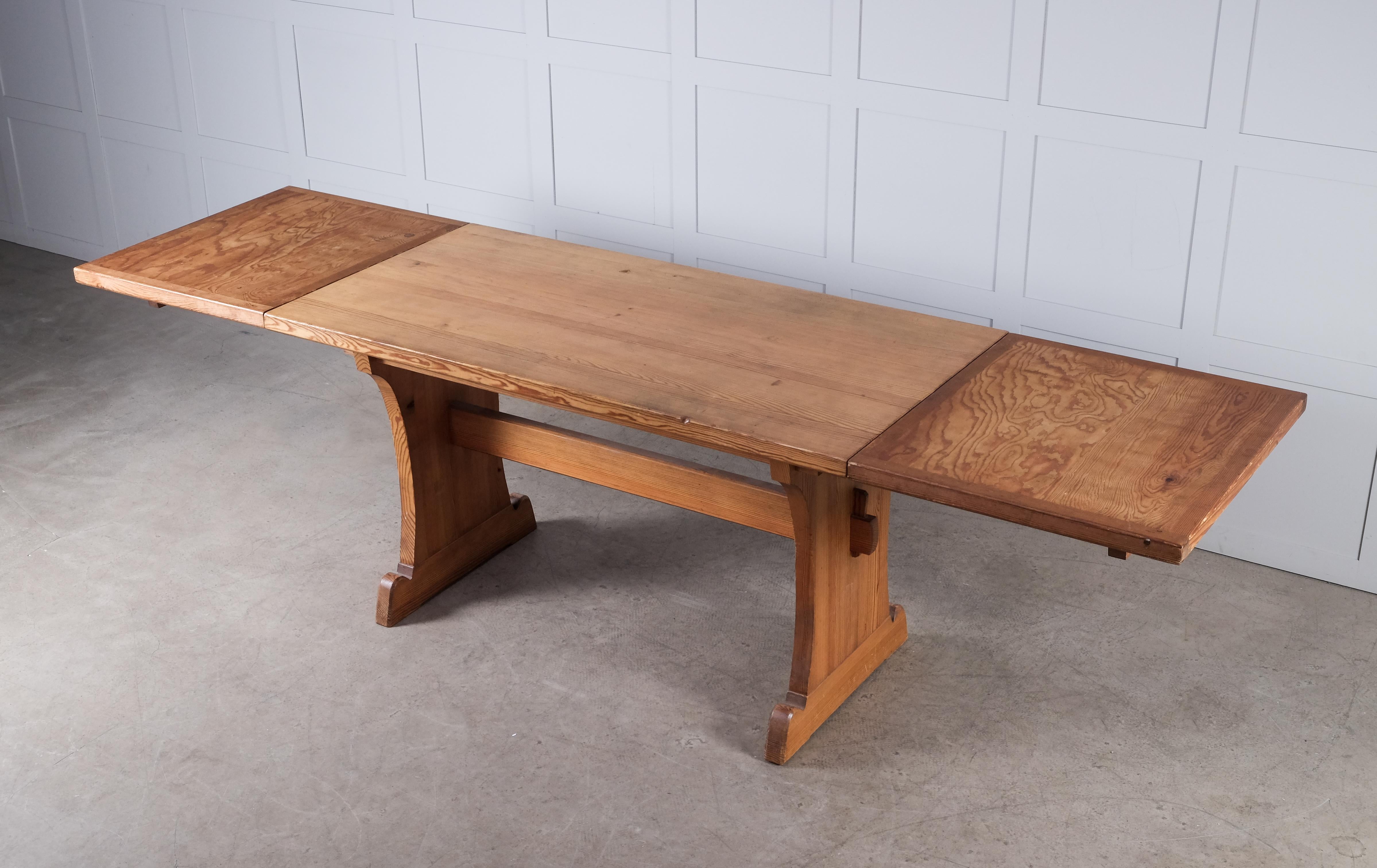 Table «ov » de Nordiska Kompaniet, Suède, années 1940 en vente 3