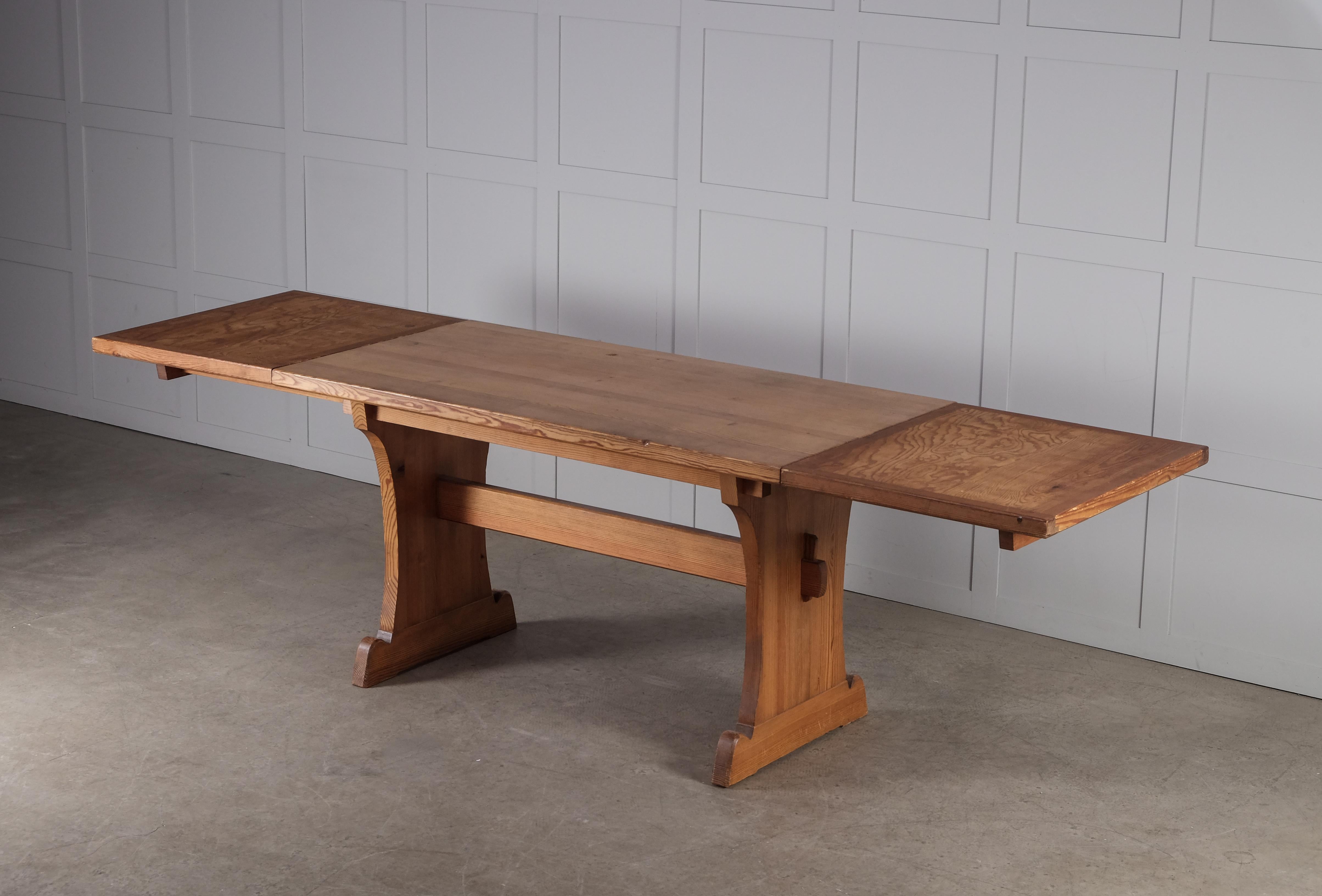 Table «ov » de Nordiska Kompaniet, Suède, années 1940 Bon état - En vente à Stockholm, SE