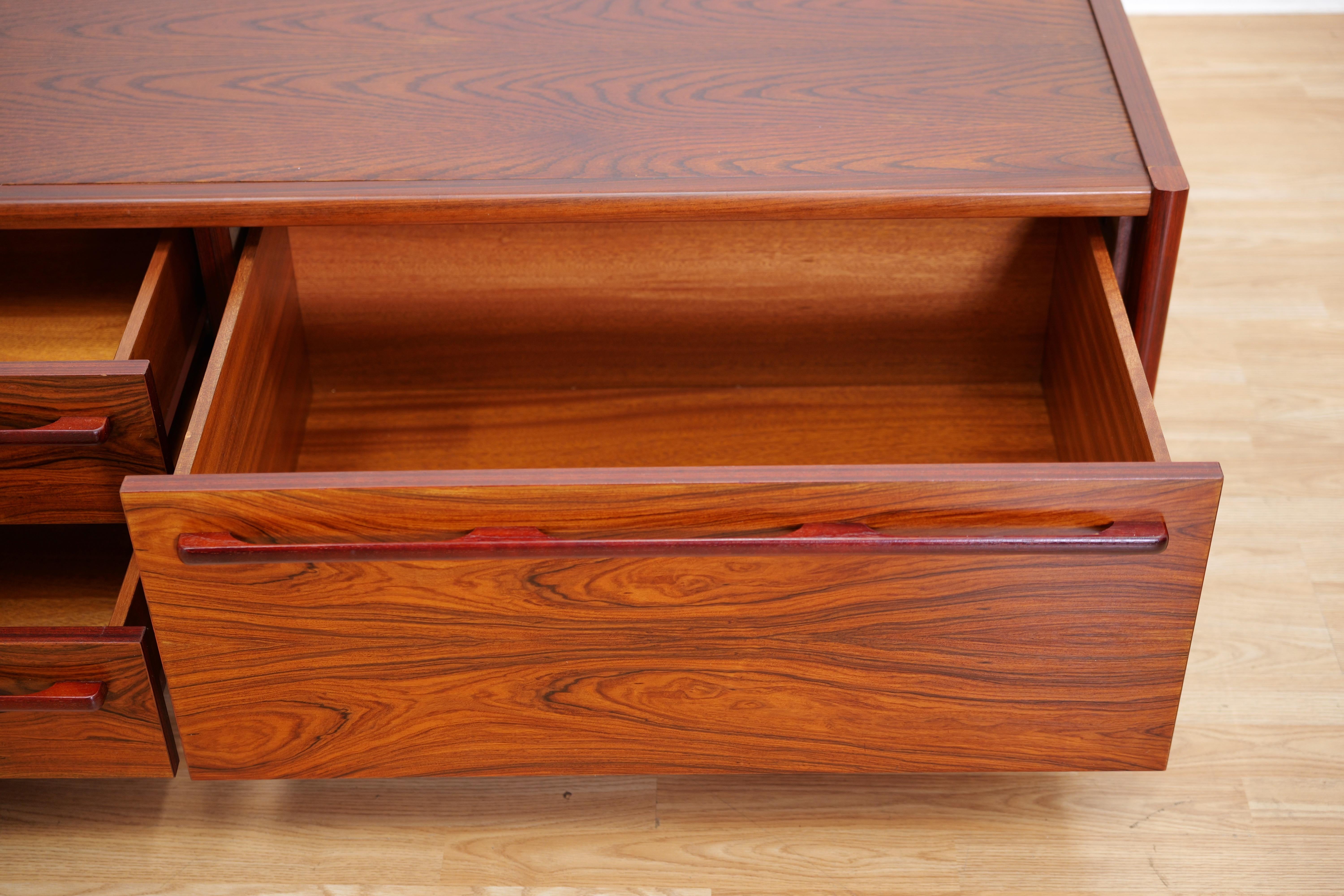 Credenza moderna danese in palissandro degli anni '70 di Faarup Mobelfabrik in vendita 4