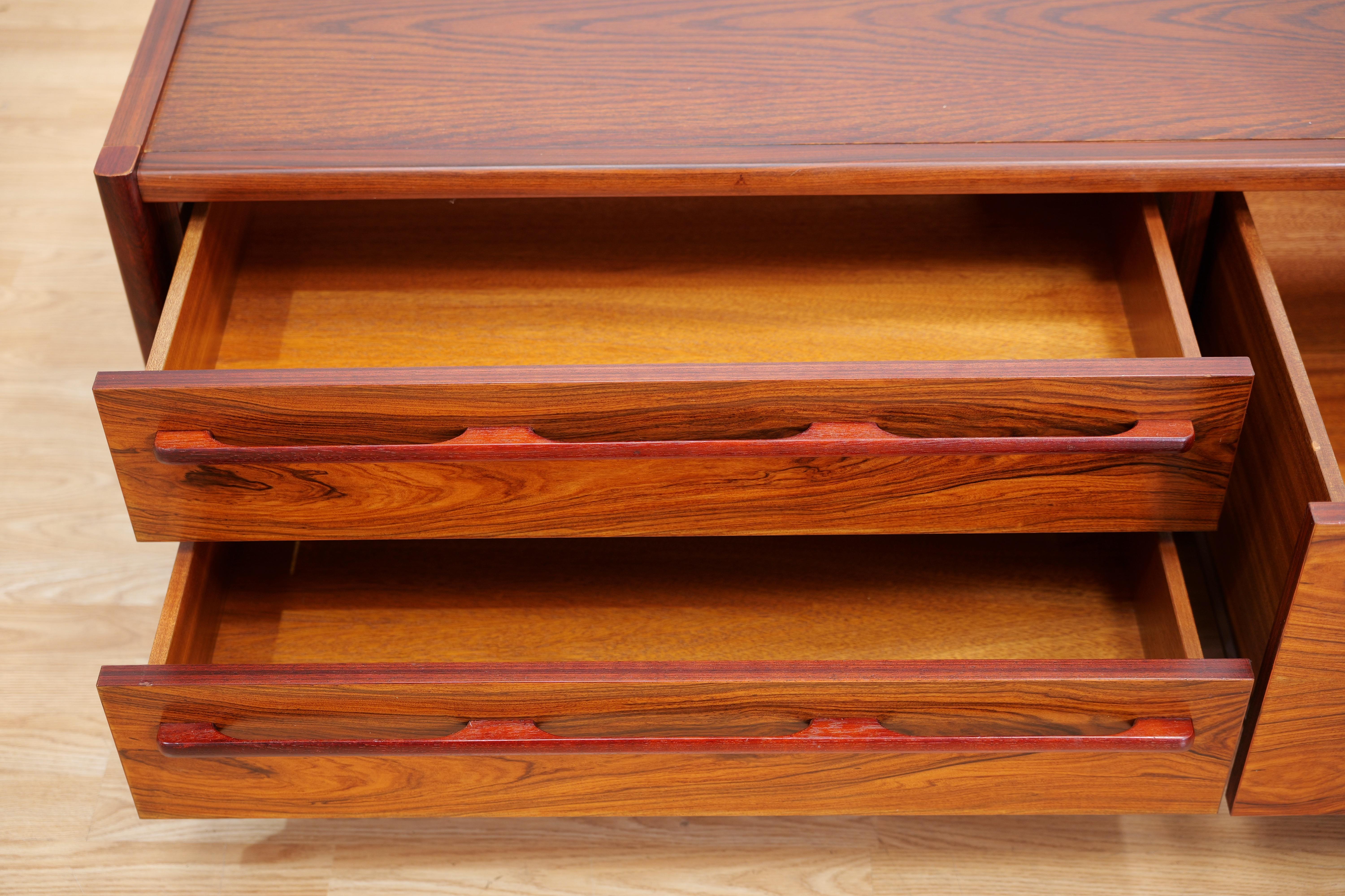 Credenza moderna danese in palissandro degli anni '70 di Faarup Mobelfabrik in vendita 5