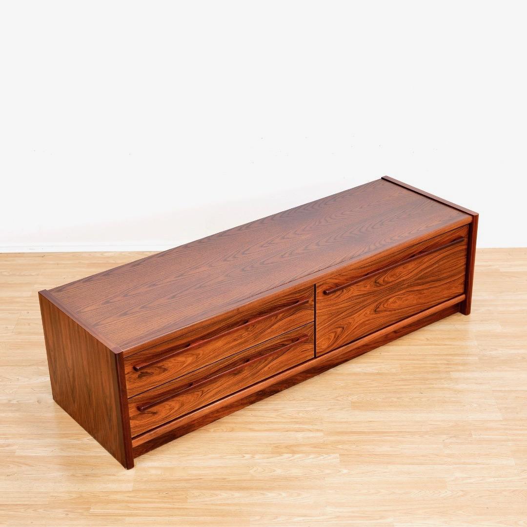 Danese Credenza moderna danese in palissandro degli anni '70 di Faarup Mobelfabrik in vendita