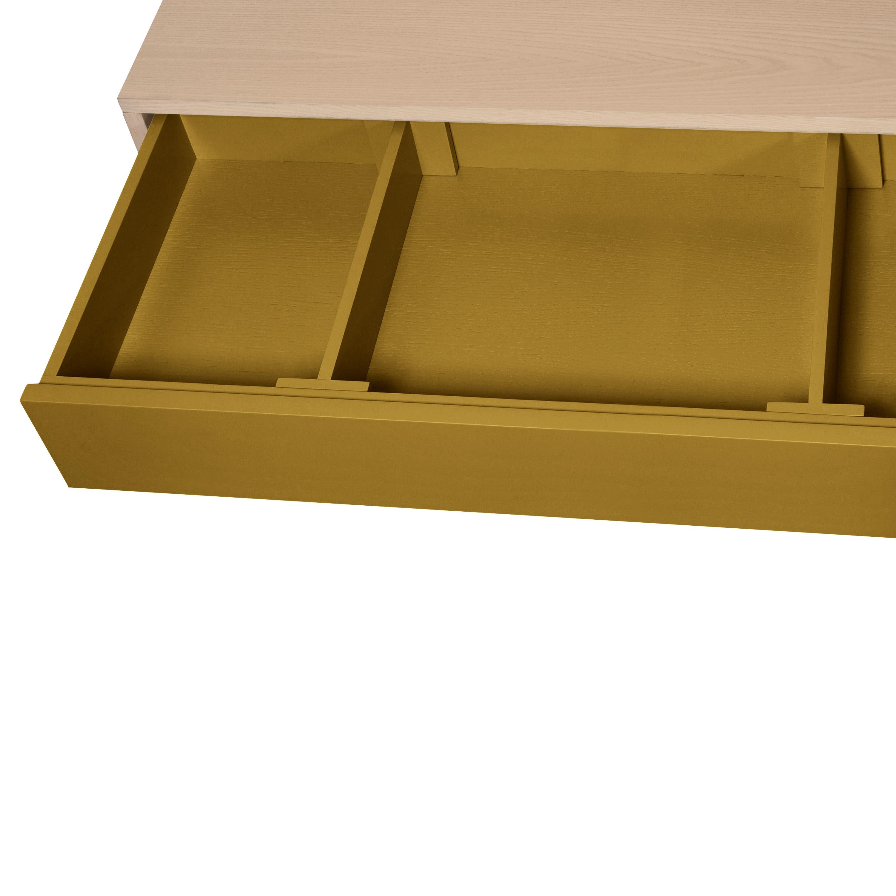 Niedriges Sideboard mit 2 Türen und 3 Schubladen aus Eschenholz, Farbe Tabak und 10 anderen (Lackiert) im Angebot