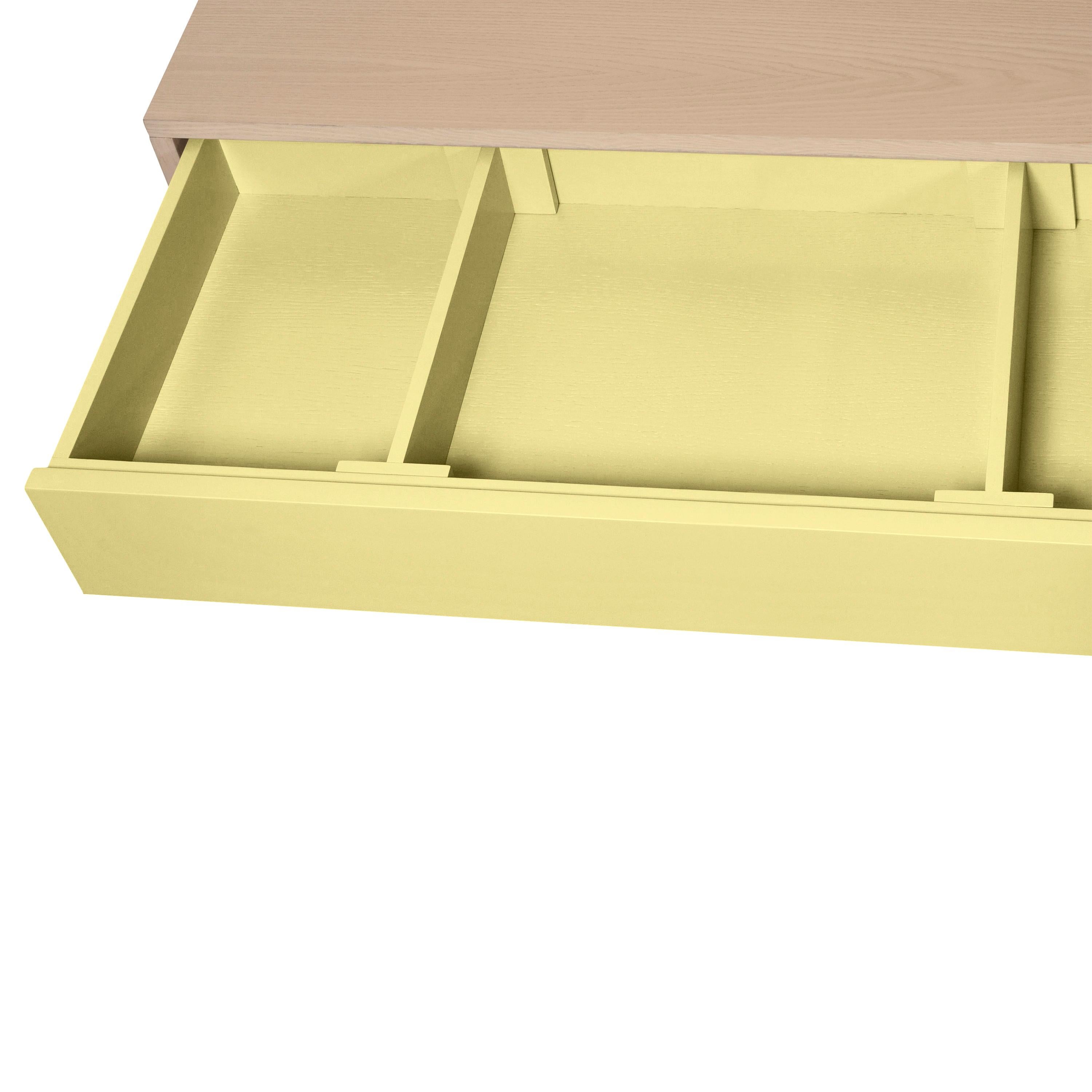 Aparador bajo francés de madera amarillo claro del diseñador Eric Gizard, París Madera en venta