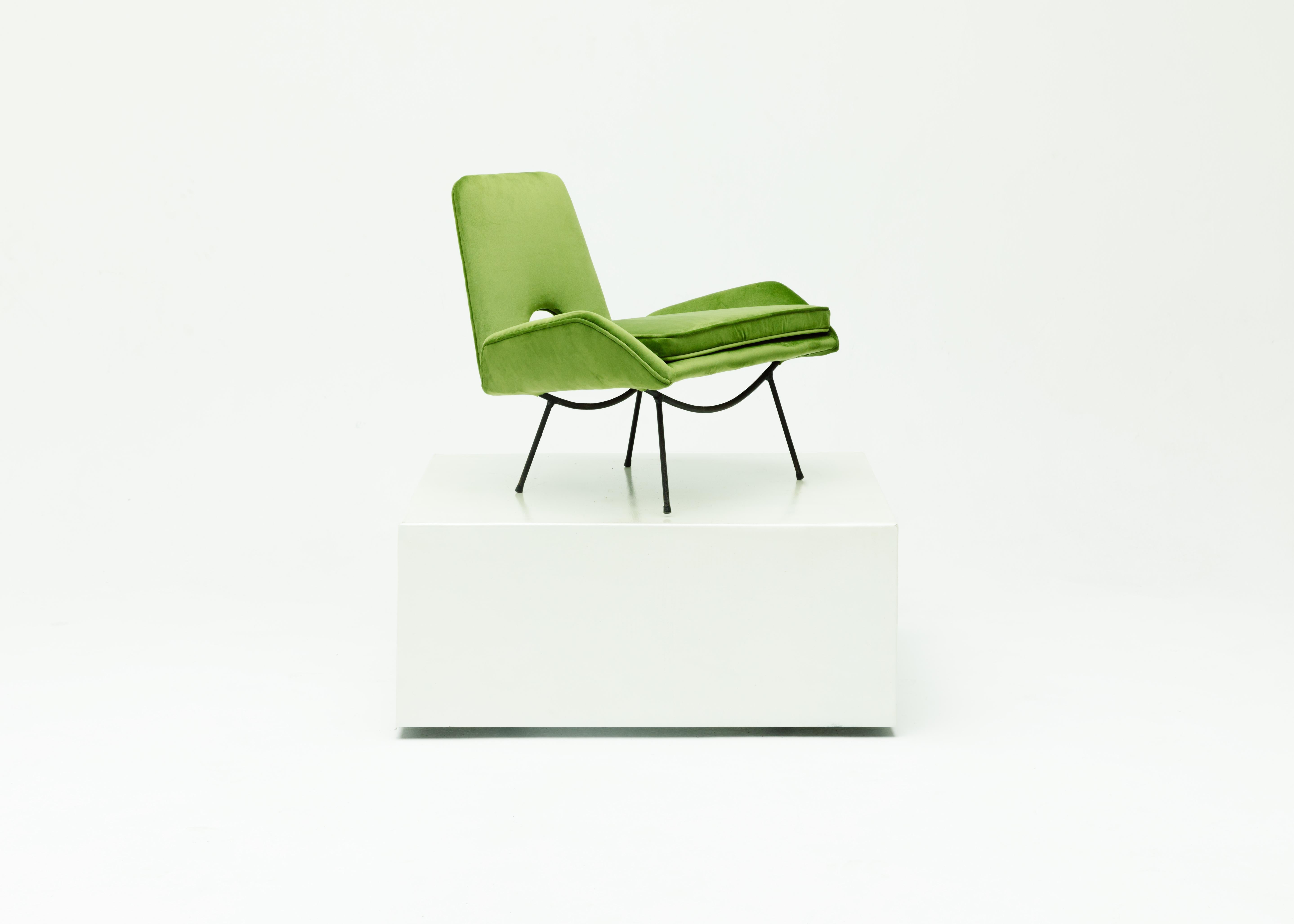 Mid-Century Modern Low Armchair by Carlo Hauner and Martin Eisler, Brazilian Midcentury Design For Sale
