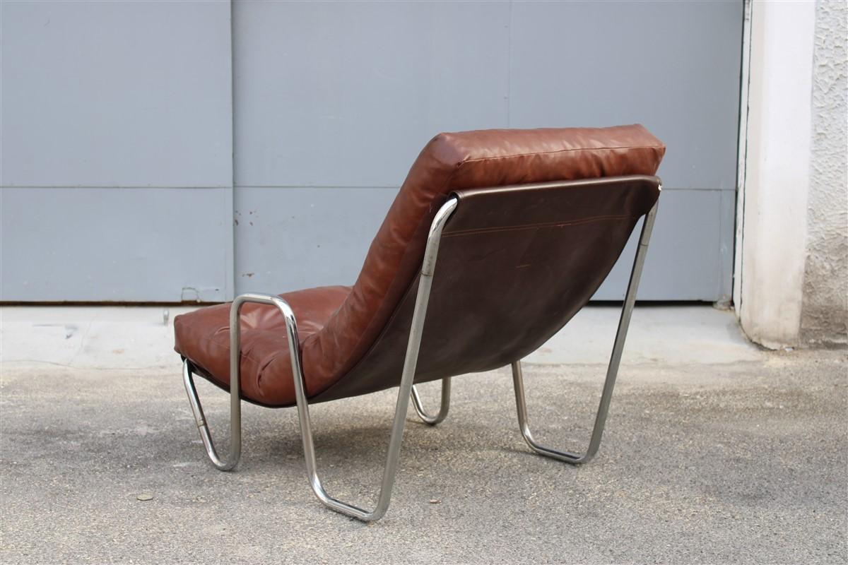 Low Armchair Minimal Italian Design Cromed Metal Faux Leather, 1970s In Good Condition For Sale In Palermo, Sicily