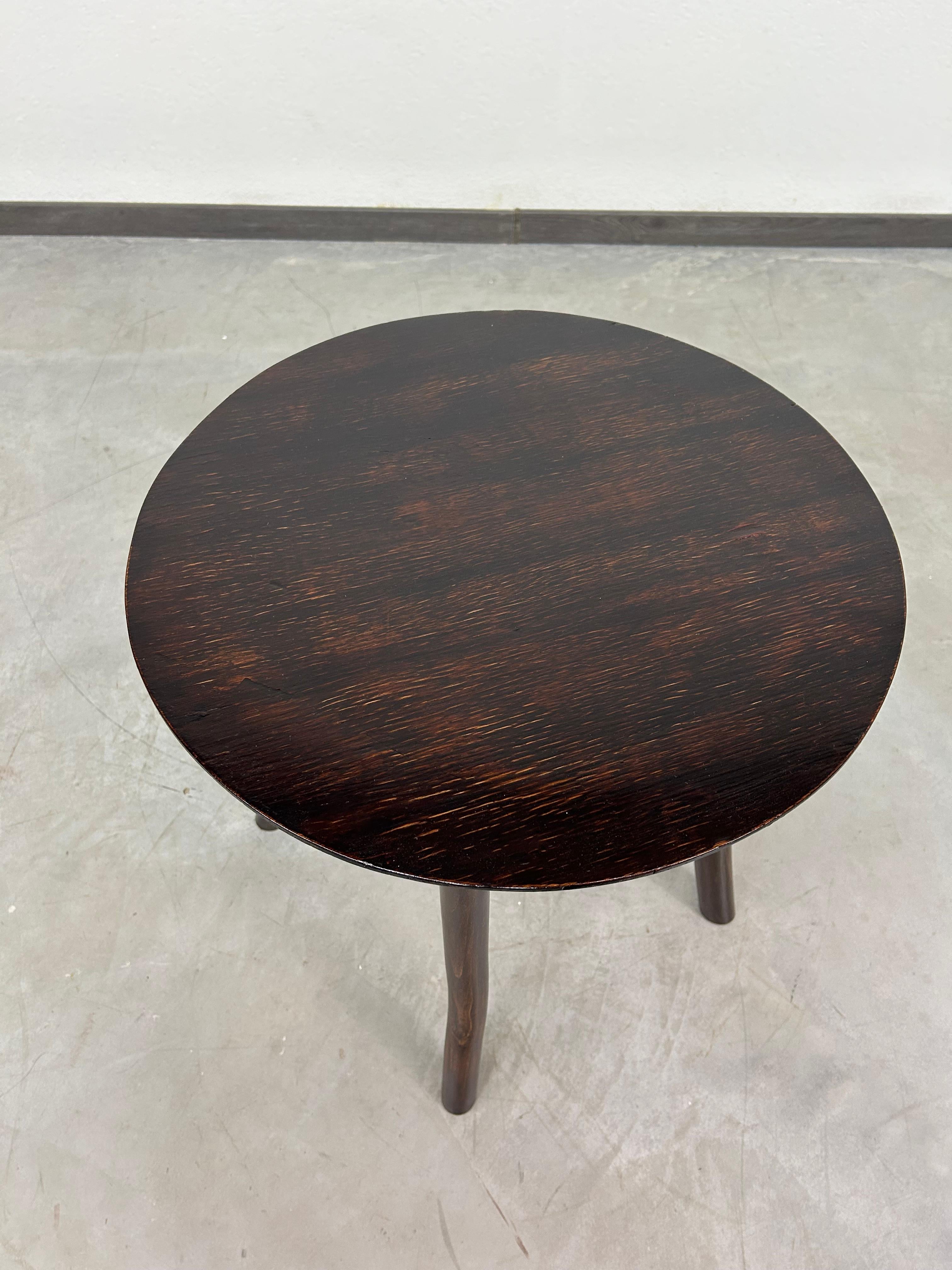Niedriger Art-Déco-Couchtisch von Thonet im Zustand „Gut“ im Angebot in Banská Štiavnica, SK