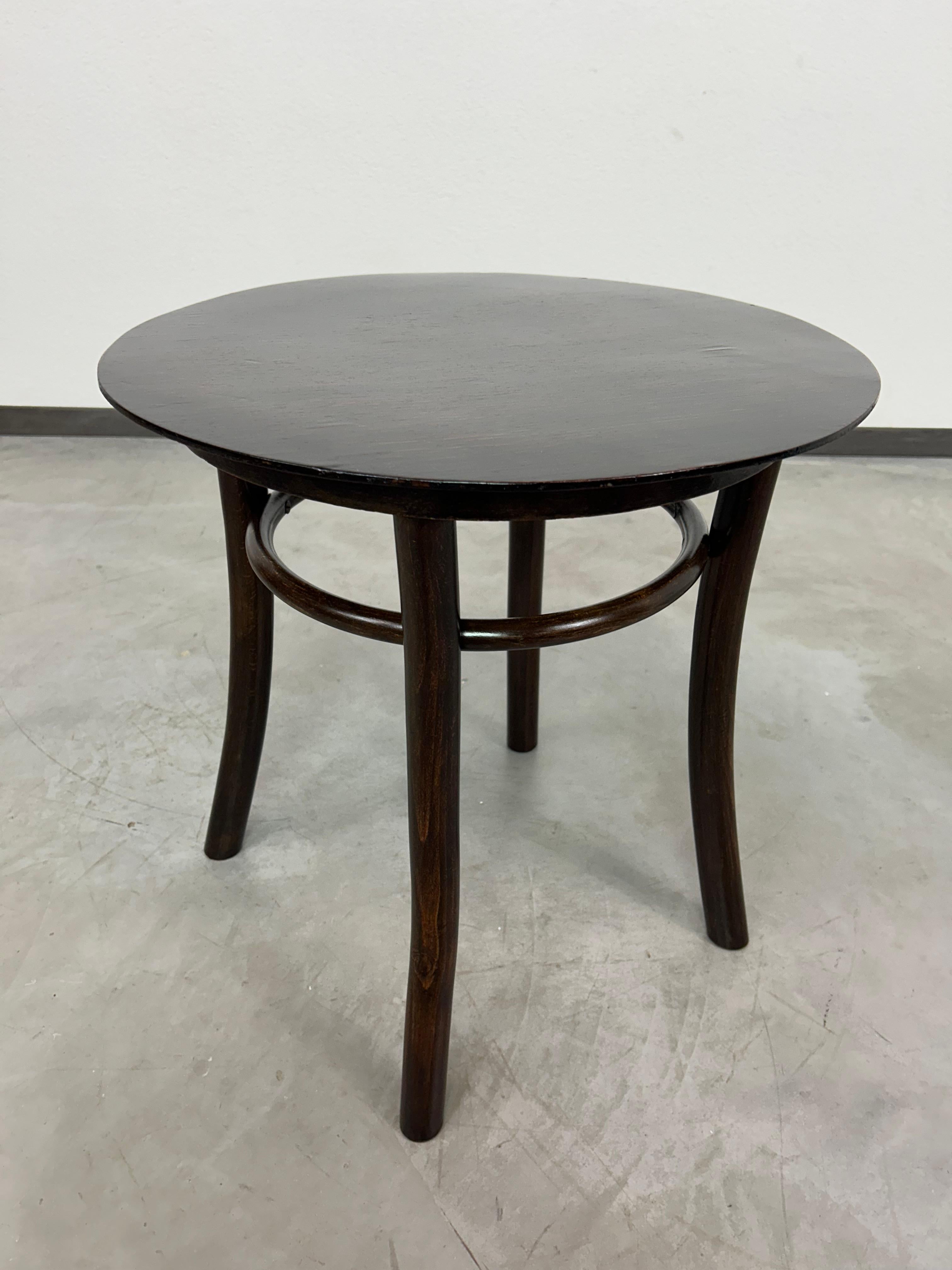 Niedriger Art-Déco-Couchtisch von Thonet (Buchenholz) im Angebot
