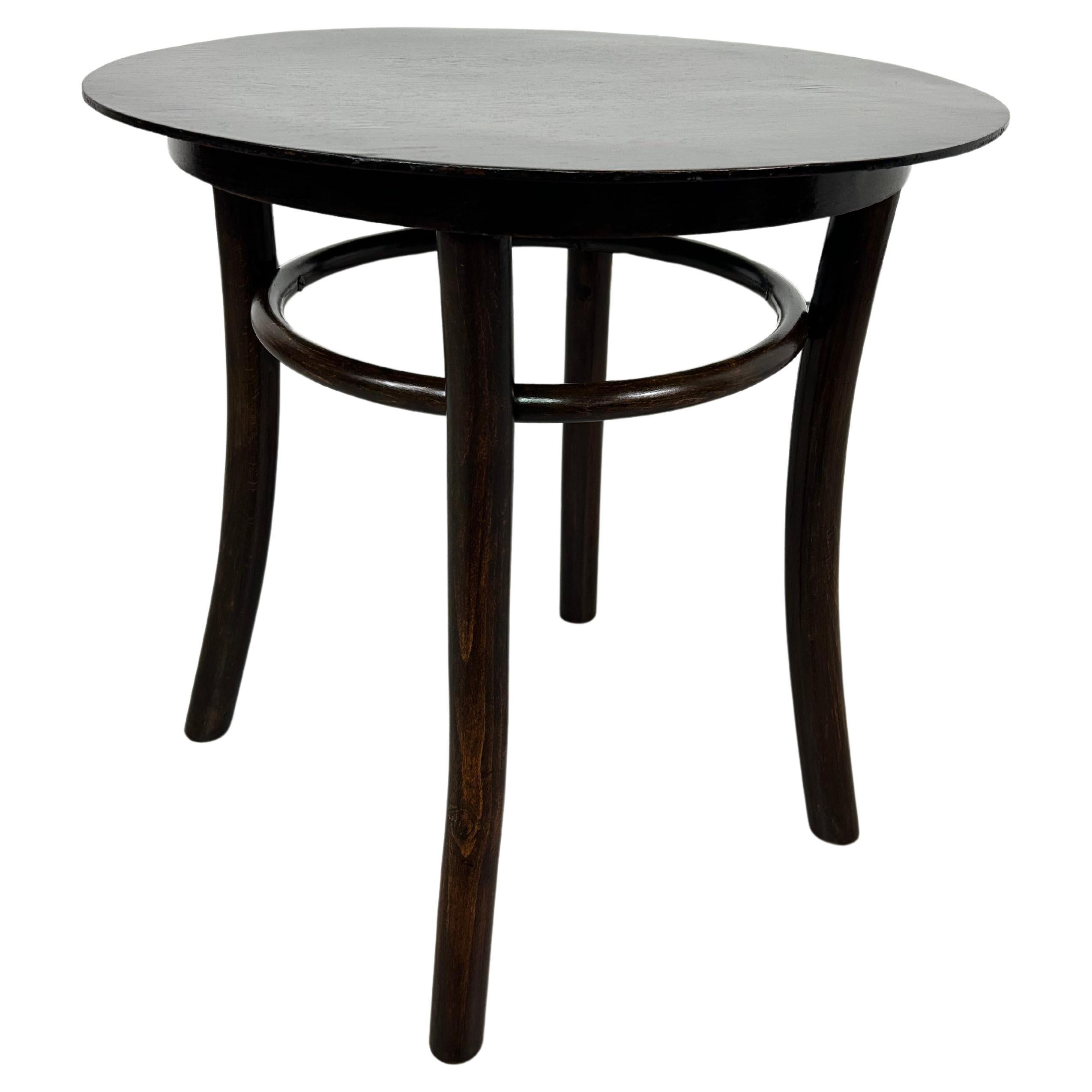 Niedriger Art-Déco-Couchtisch von Thonet im Angebot