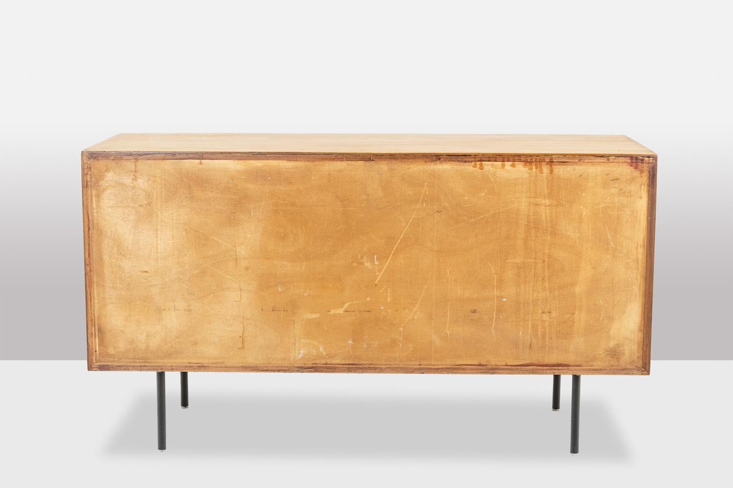 Métal Buffet bas en frêne avec portes coulissantes, années 1960. en vente