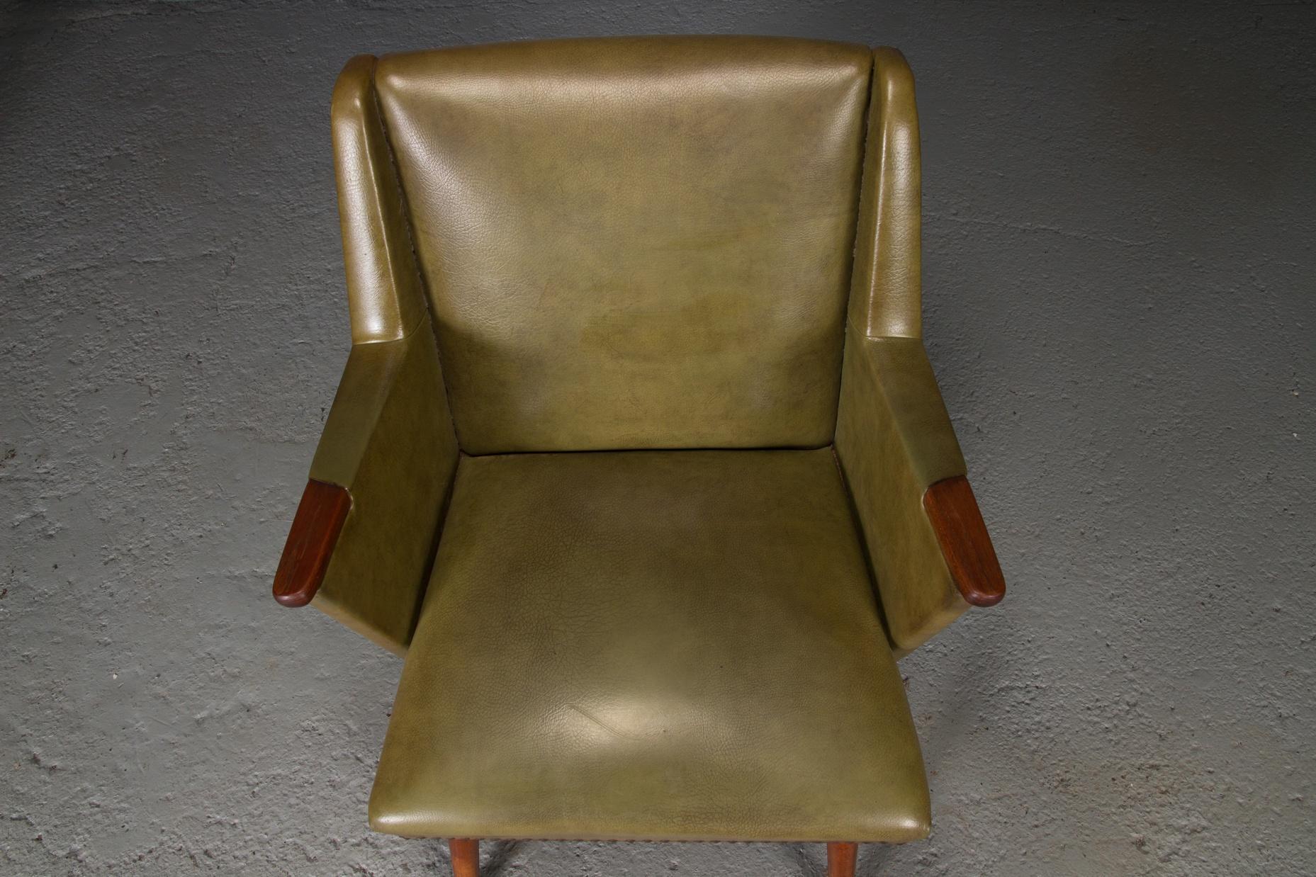 20th Century Low Back Danish Modern Lounge Easy Chair For Sale