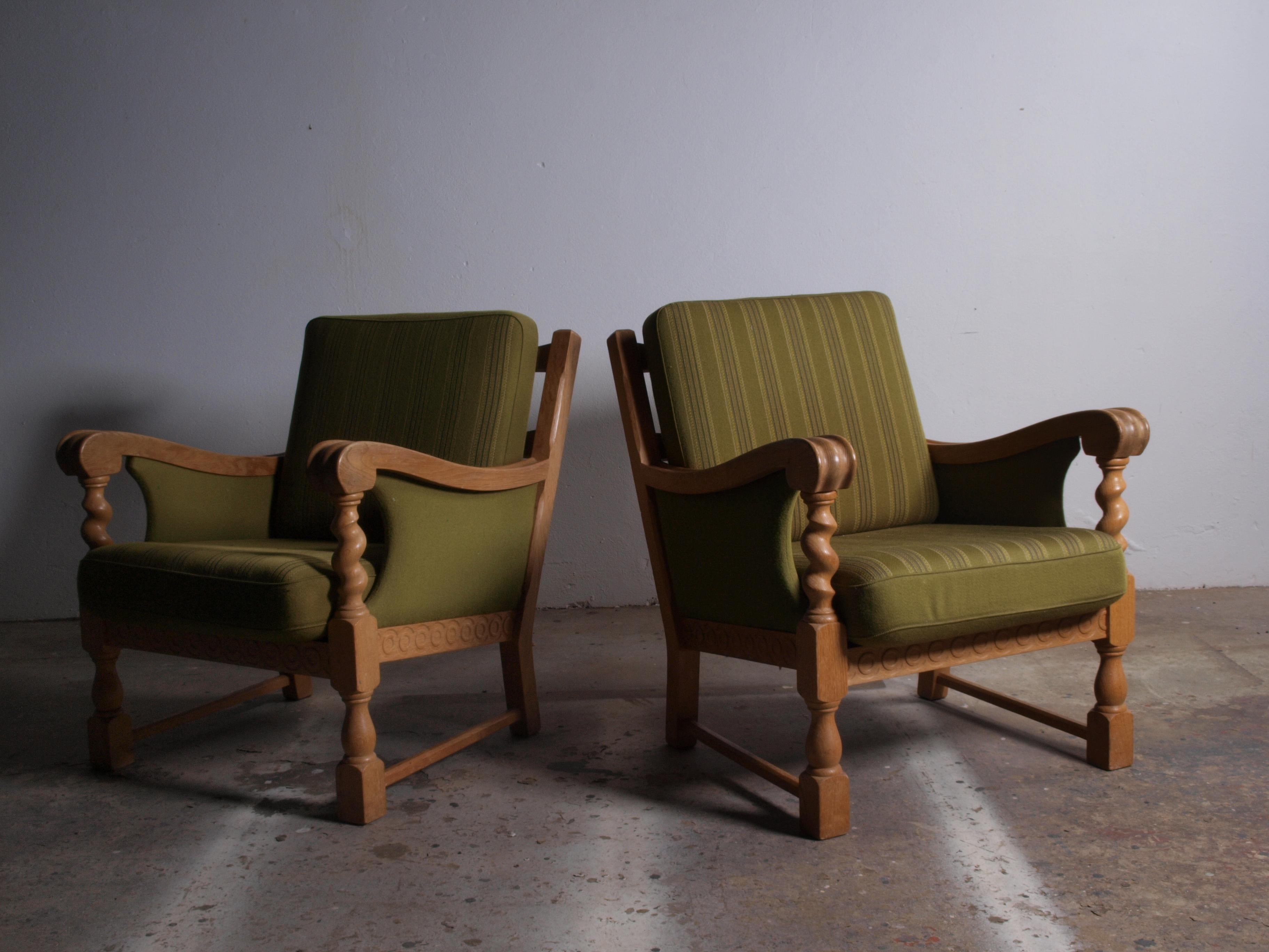 A beautiful set of Danish lounge chairs, resembling the style of Henning Henry Kjærnulf, forms a rare sculptural find. These chairs, crafted from oak and retaining their original savak wool upholstery. Created by an unknown Danish
