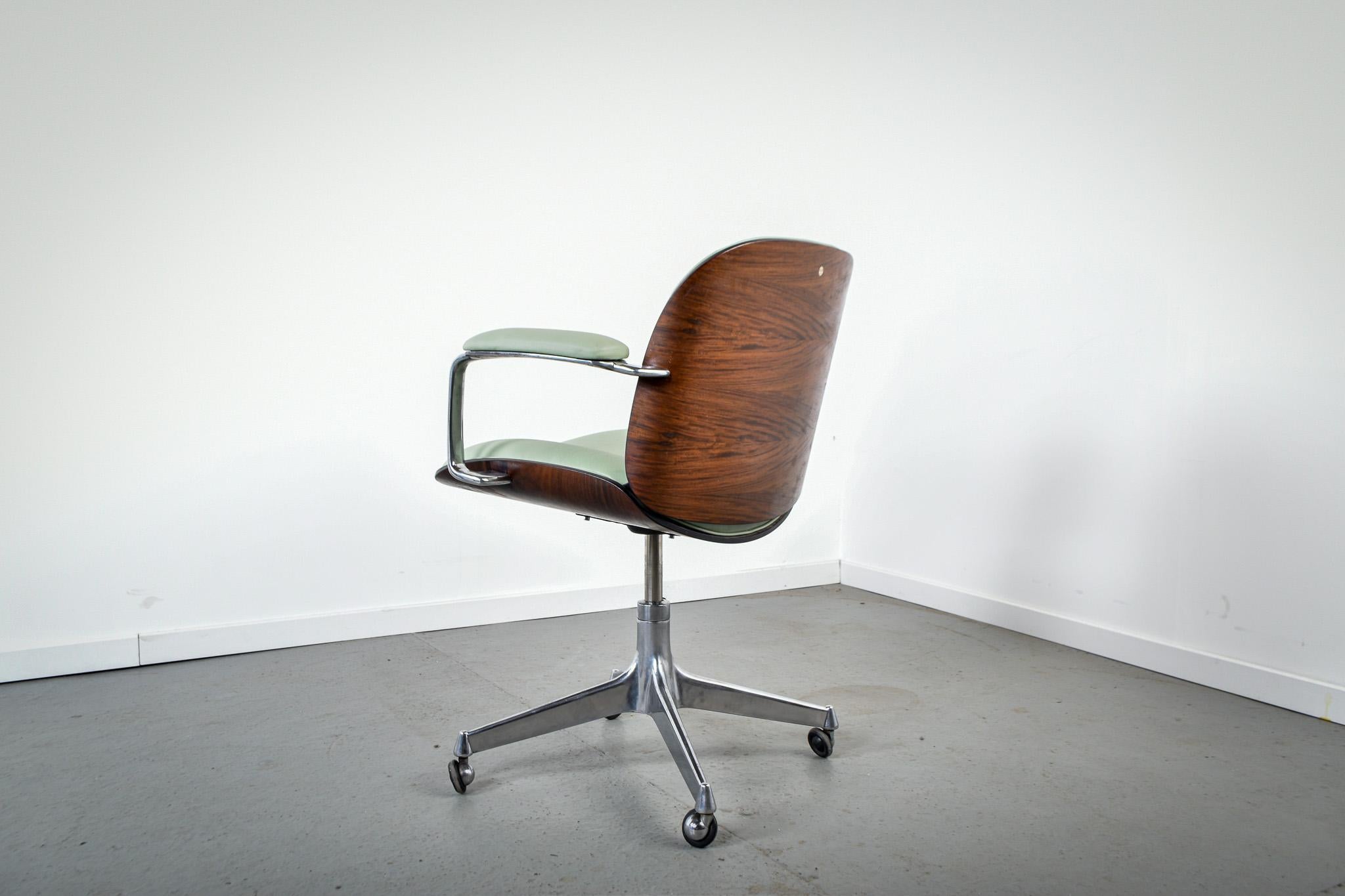 Italian Low back rosewood office chair by Ico Parisi for MIM