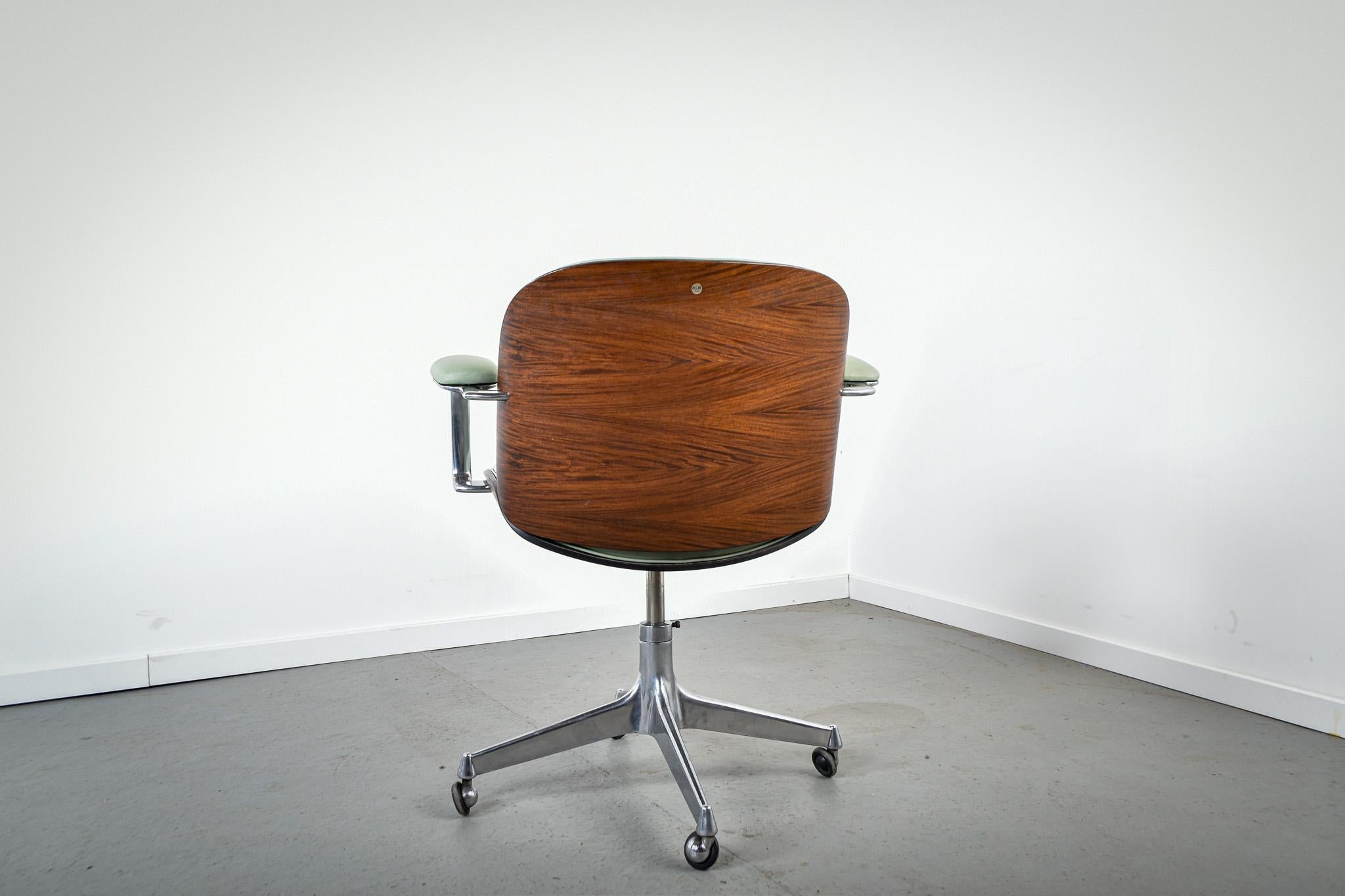 Low back rosewood office chair by Ico Parisi for MIM In Good Condition In Ranst, BE