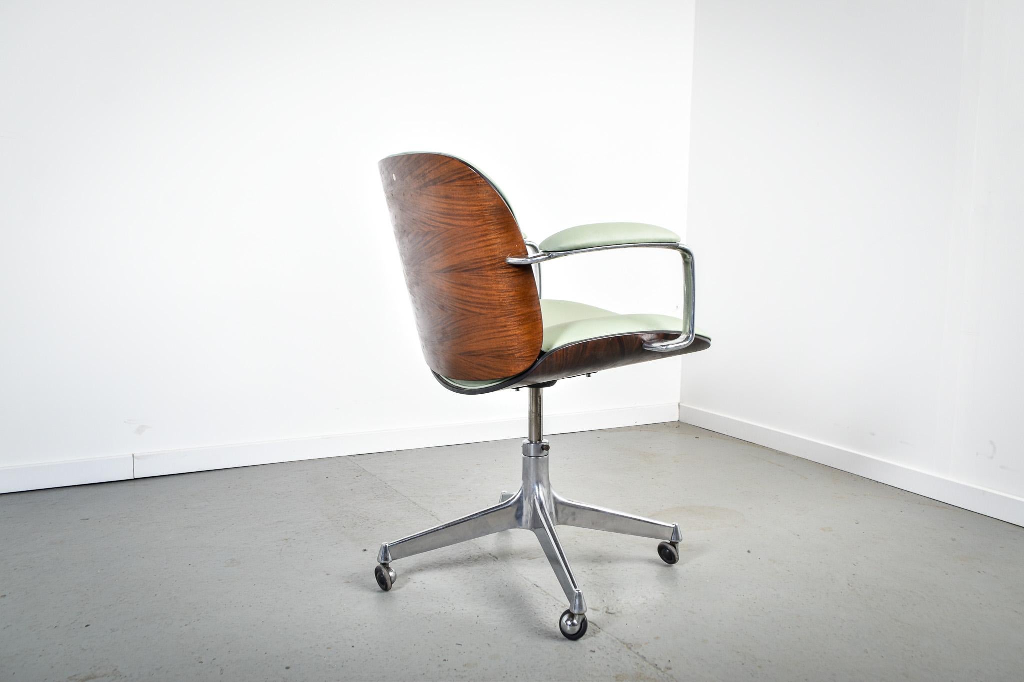 Mid-20th Century Low back rosewood office chair by Ico Parisi for MIM