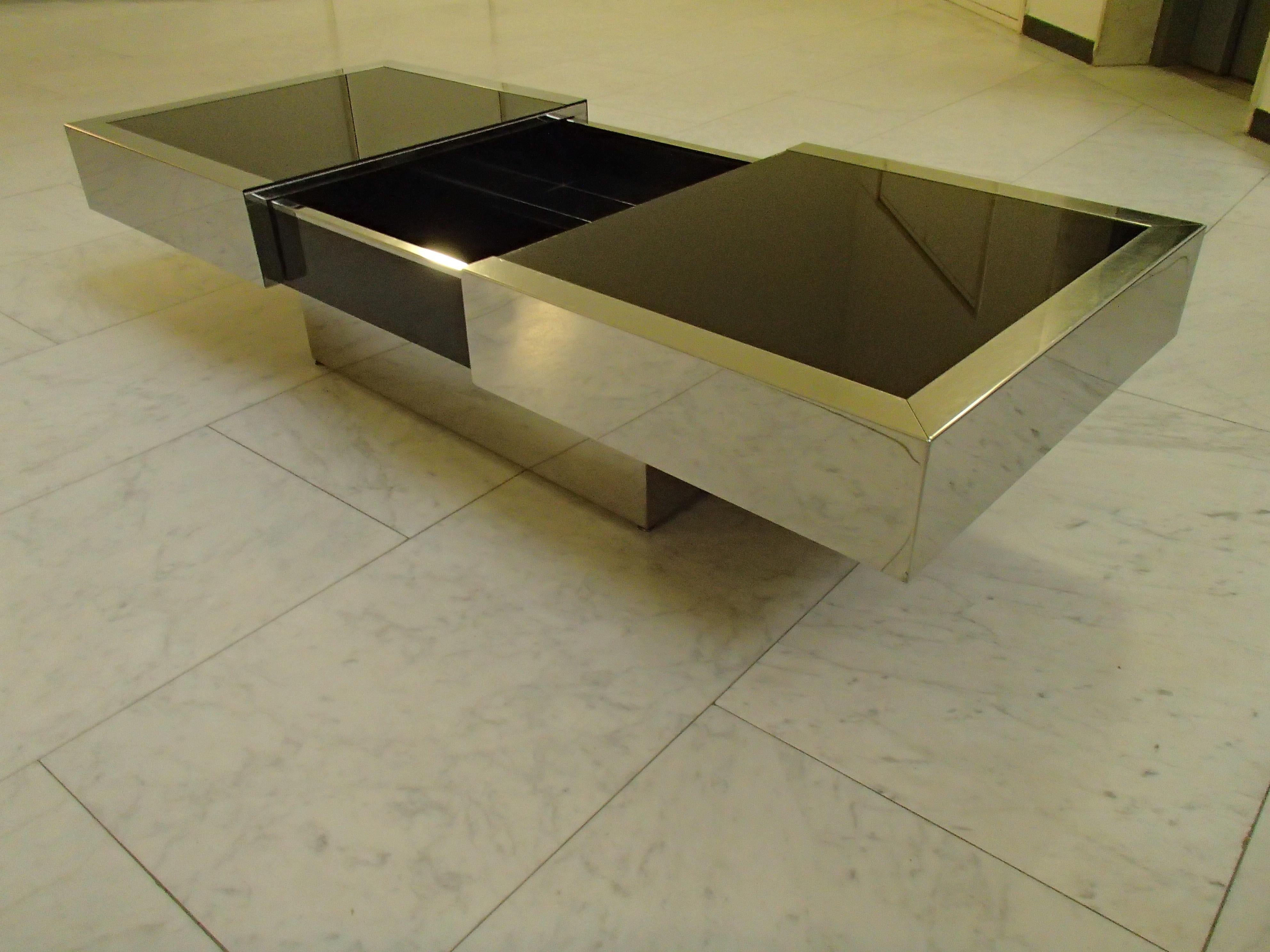 Low Bar Table by Willy Rizzo Chrome and Black Glass with Glass and Bottle Range In Good Condition In Weiningen, CH