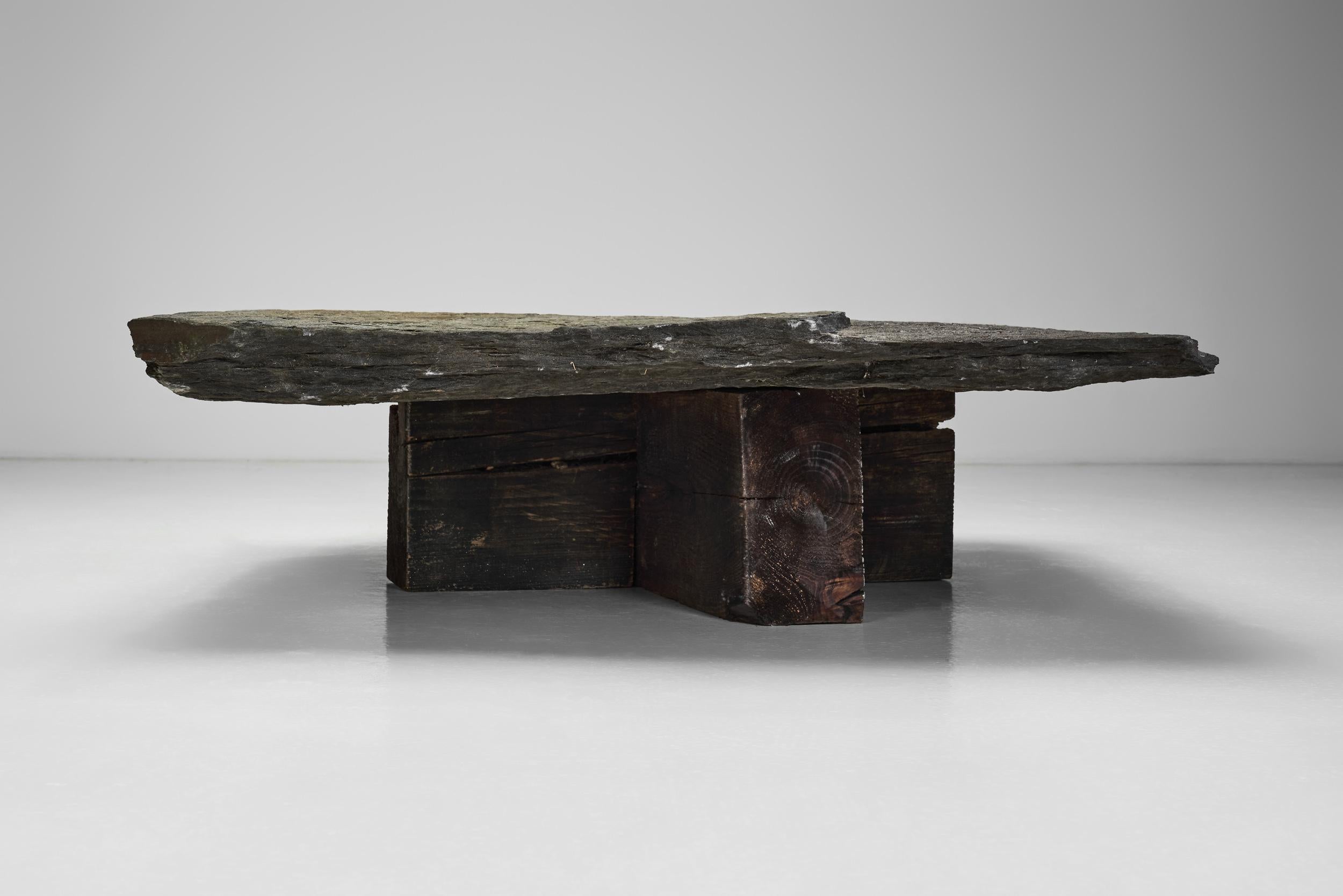 Table basse brutaliste avec plateau de table en ardoise, Espagne, années 1970 7