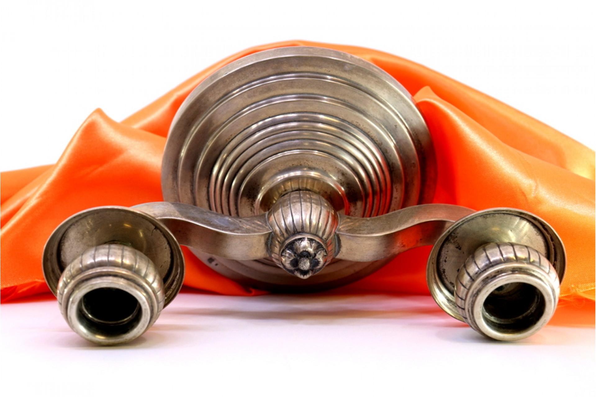 Low candelabras with two lights and gradient bases For Sale 1