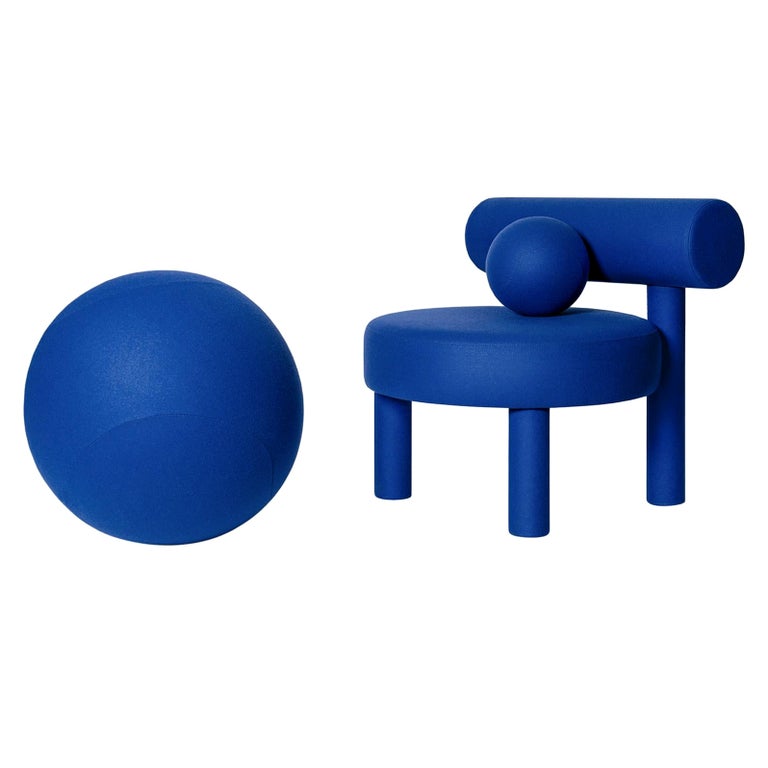 Niedriger Stuhl und kugelförmiger Hocker Set von NOOM im Angebot bei 1stDibs