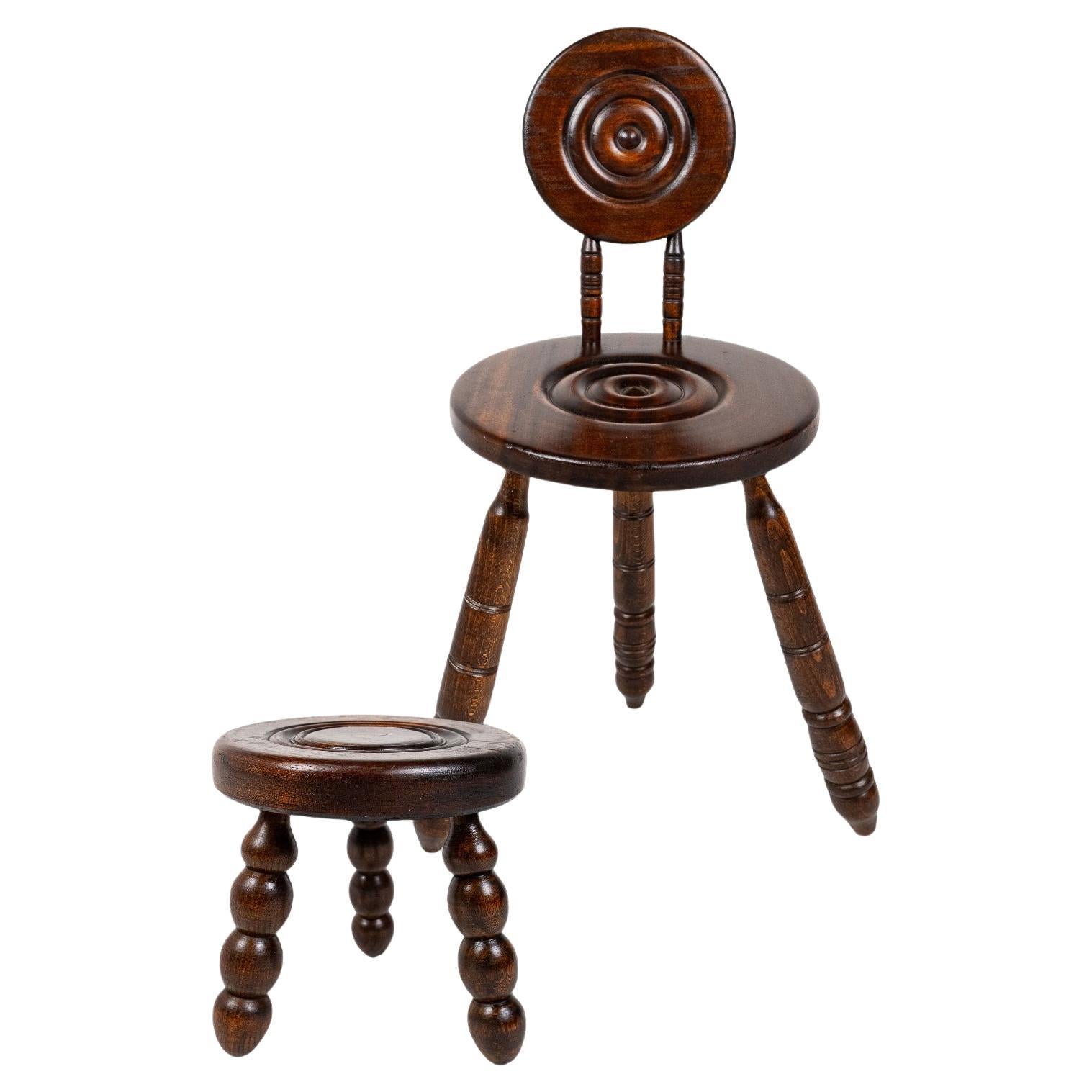 Poltroncina e sgabello in legno tornito, in stile Wood Wood, Francia, anni 
40 in vendita