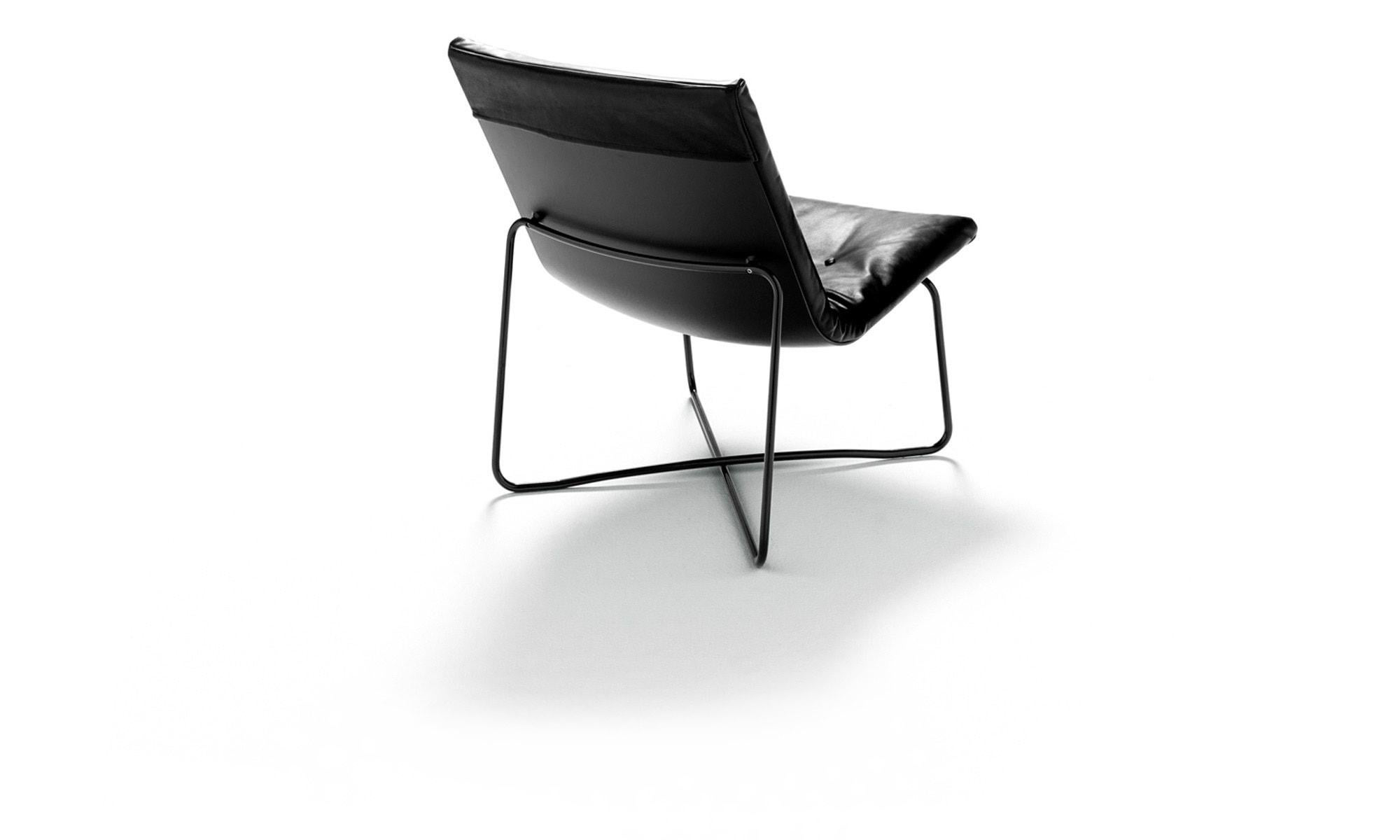 Scandinavian Modern LC03, Modern Black Leather Armchair For Sale