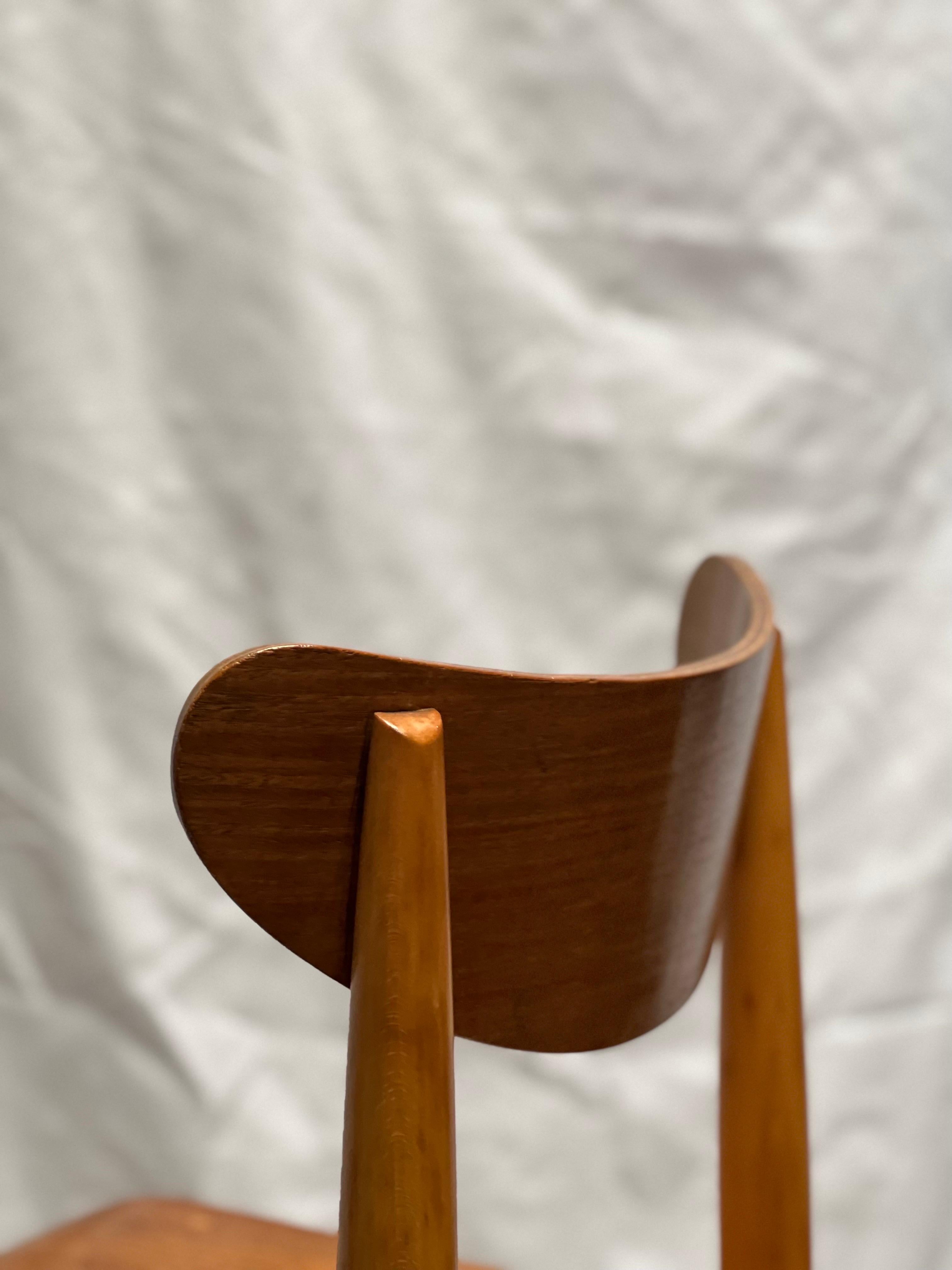 Low chair seat h 40cm, in the taste of Finn Juhl, Danemark 1940's teak and brass For Sale 7