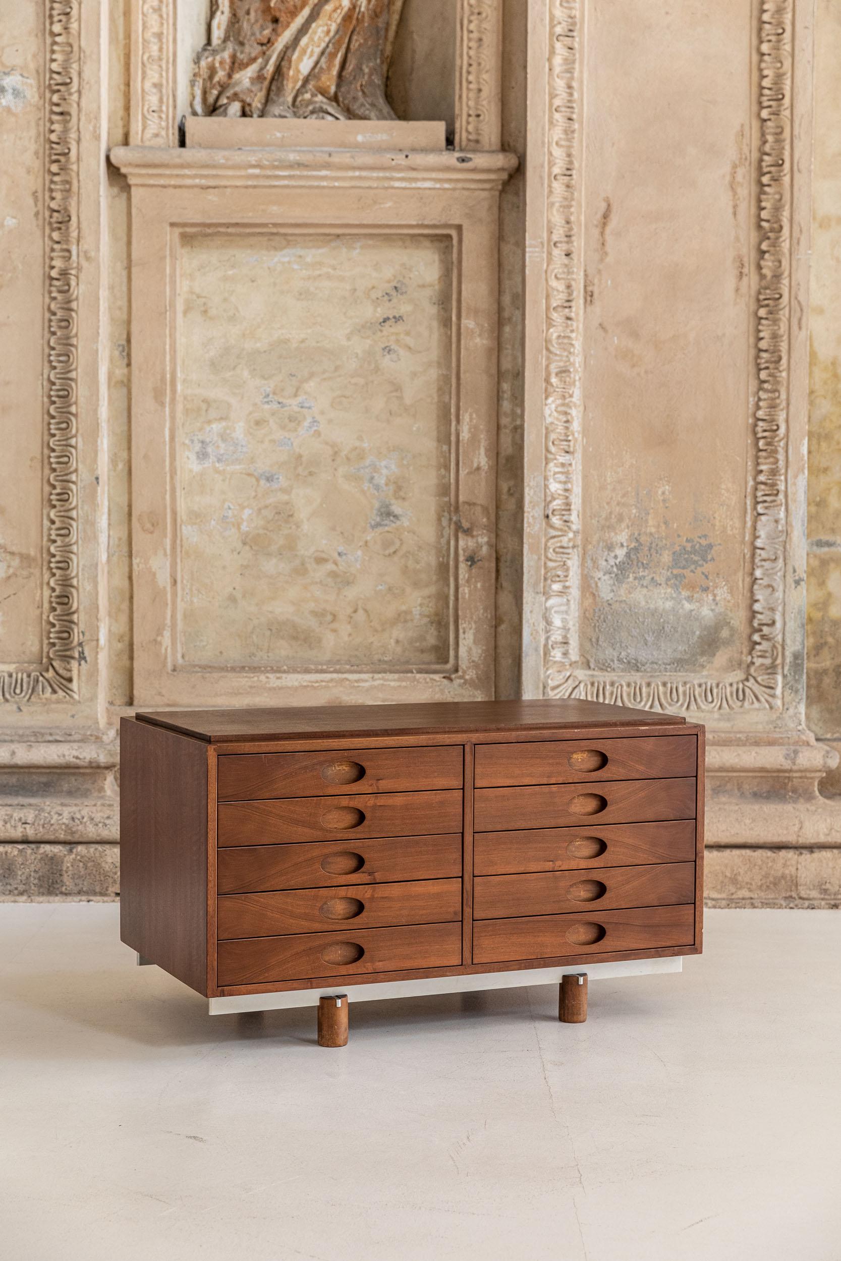 Mid-Century Modern Italian midcentury cest of drawers by Gianfranco Frattini 
