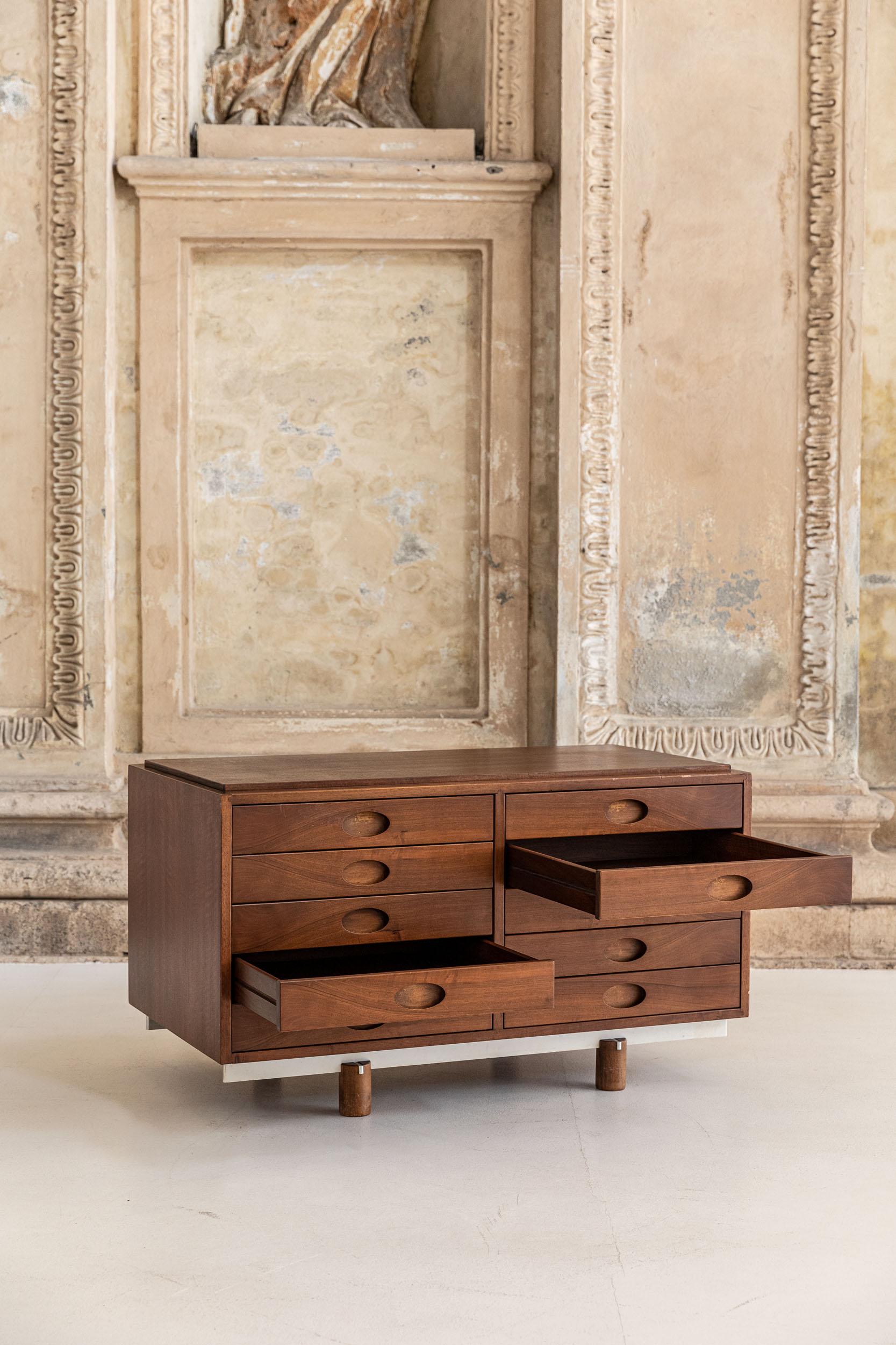 Mid-20th Century Italian midcentury cest of drawers by Gianfranco Frattini 