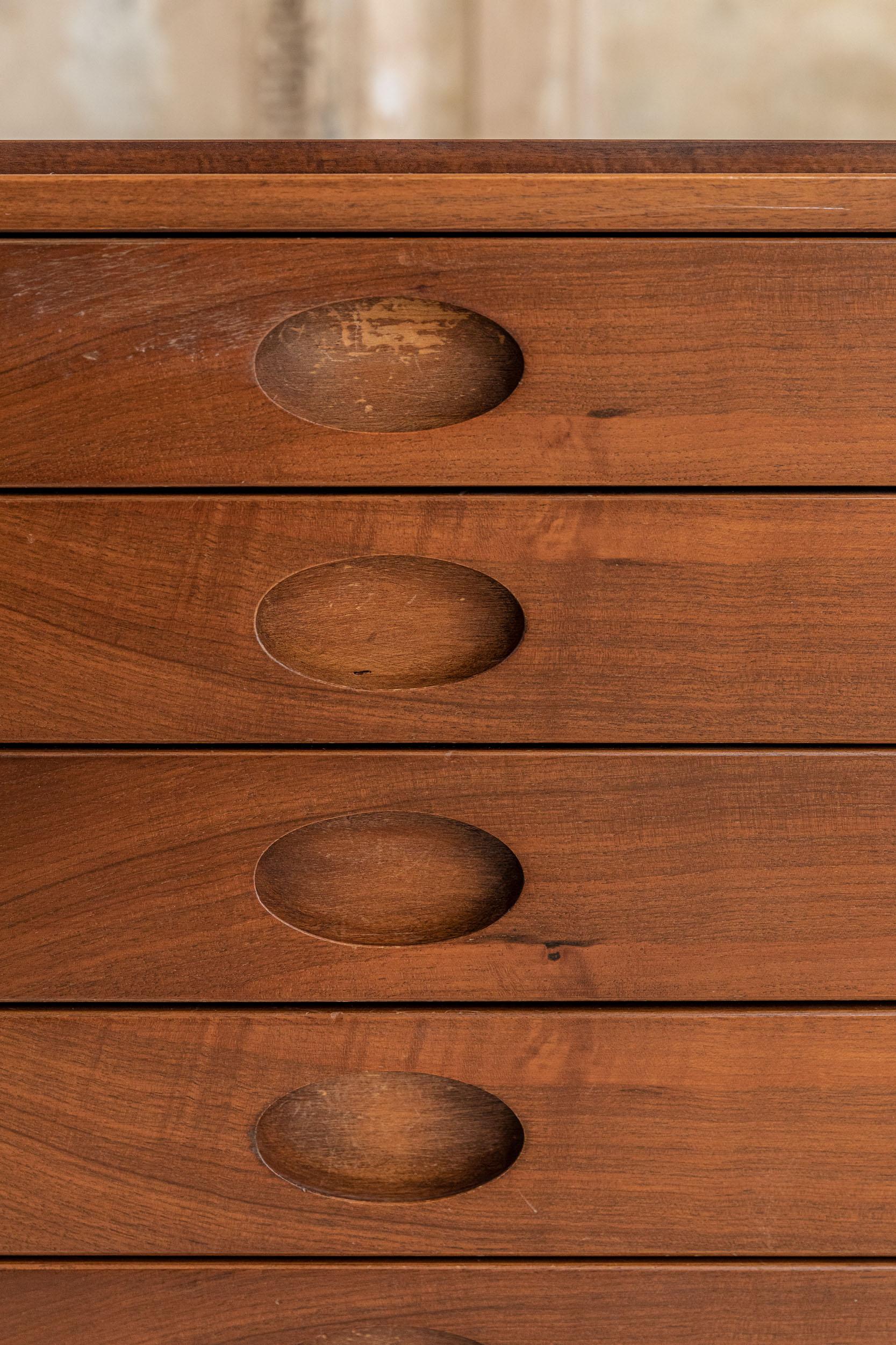 Italian midcentury cest of drawers by Gianfranco Frattini  2