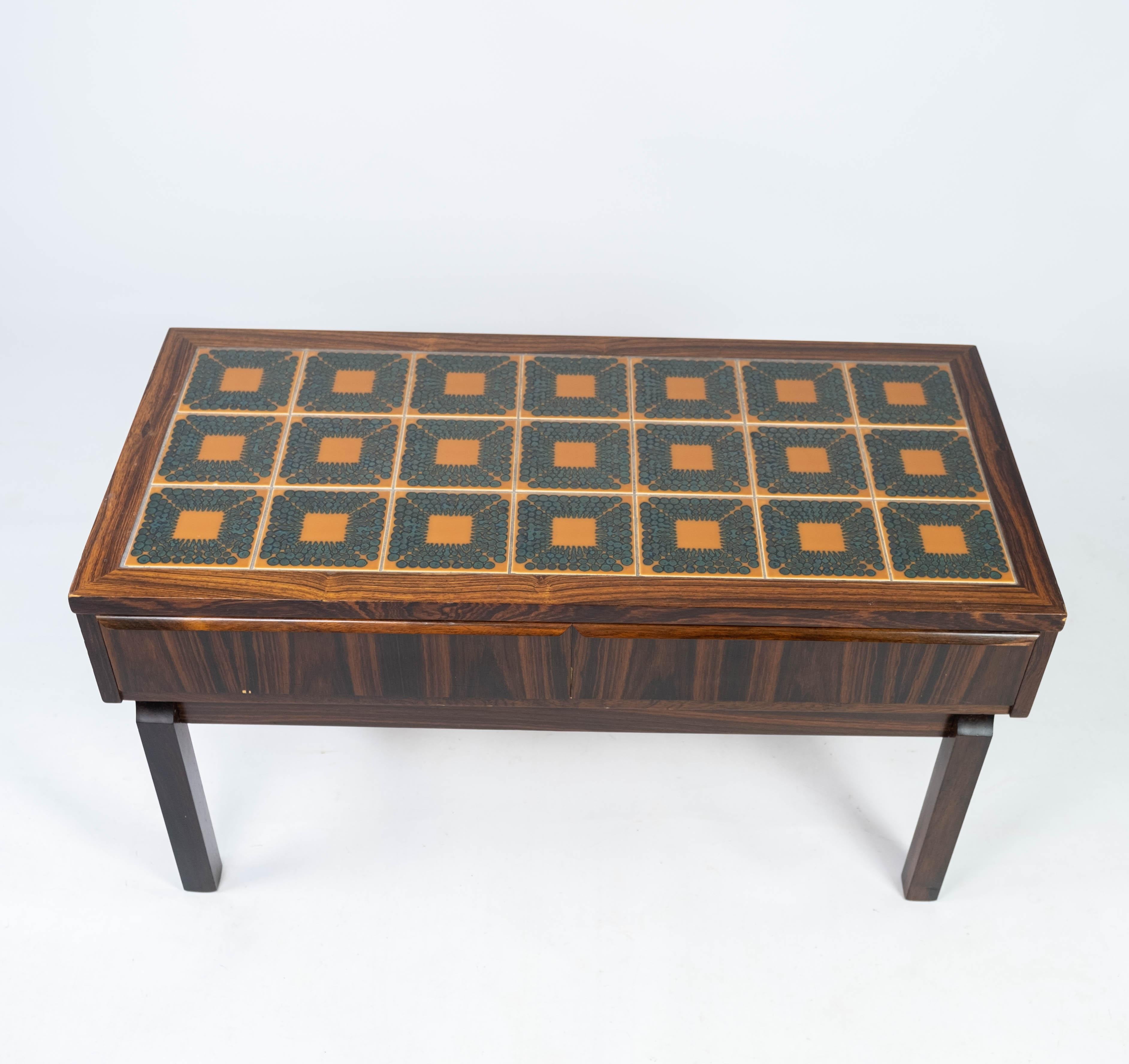 This low chest in rosewood and tiles epitomizes the elegance and craftsmanship characteristic of Danish design from the 1960s. Crafted with meticulous attention to detail, this piece showcases the timeless appeal of Scandinavian modernism.

The rich